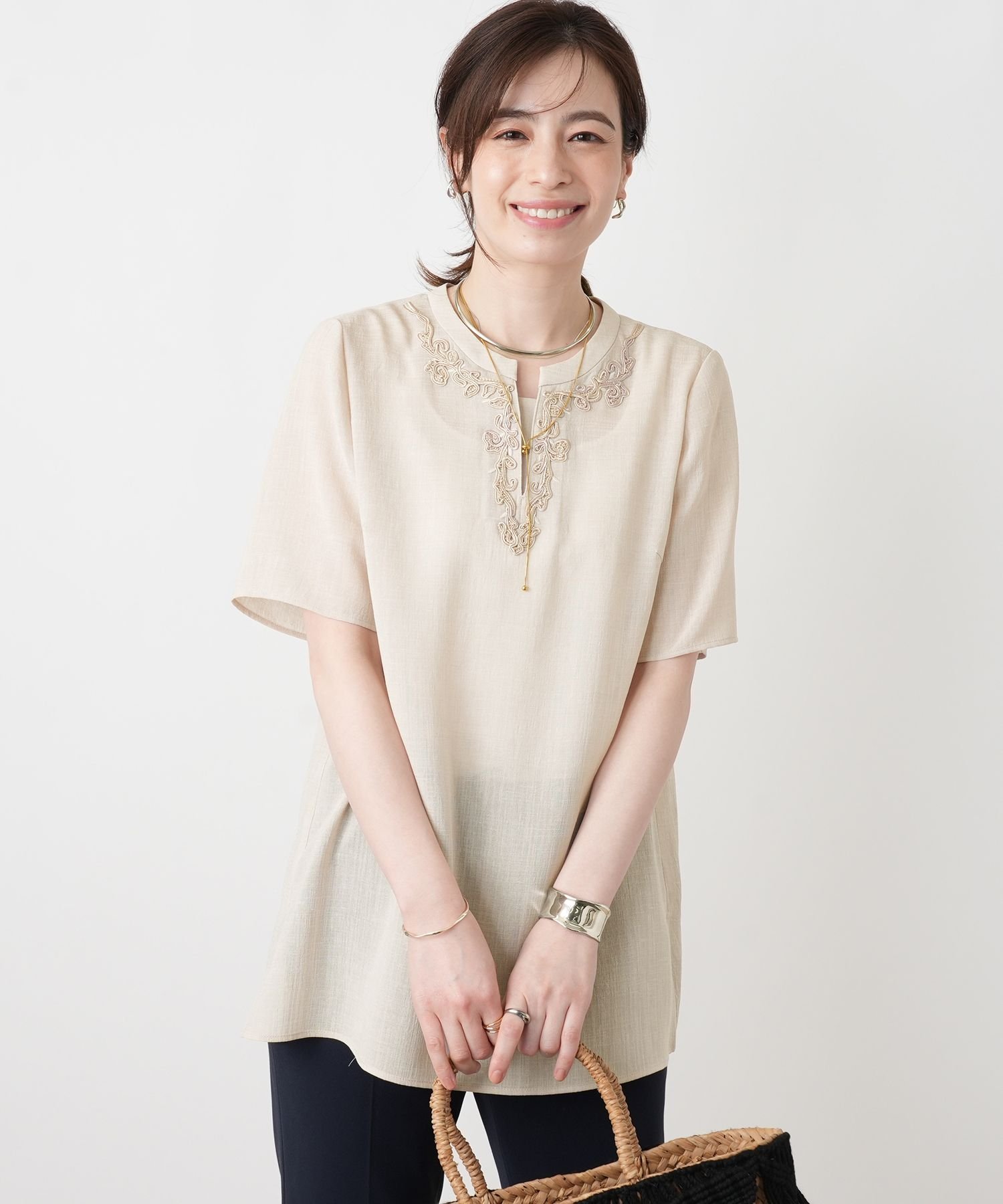 Leilian スキッパーキーネック刺繍ブラウス レリアン トップス シャツ・ブラウス ネイビー ベージュ