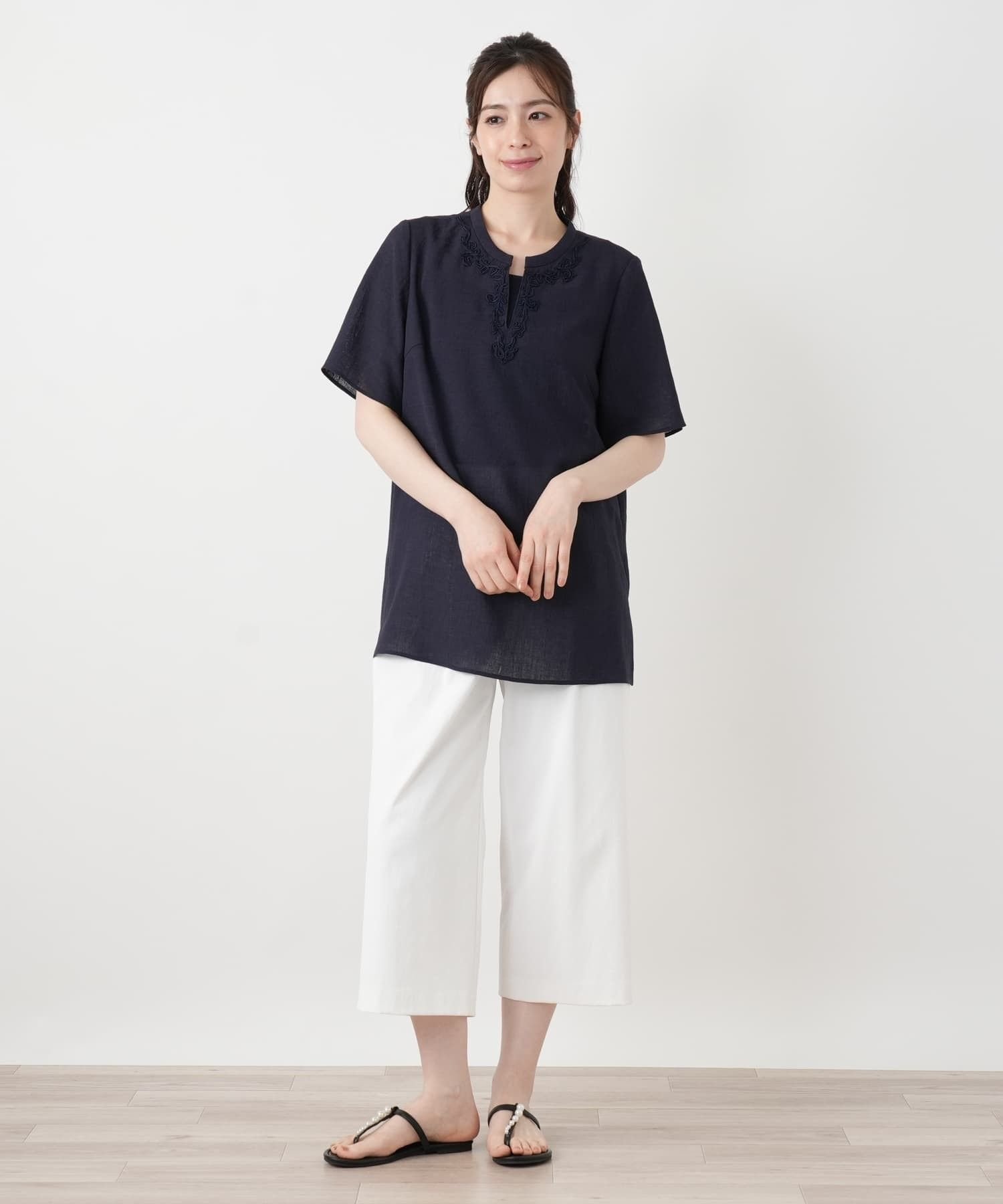 Leilian スキッパーキーネック刺繍ブラウス レリアン トップス シャツ・ブラウス ネイビー ベージュ