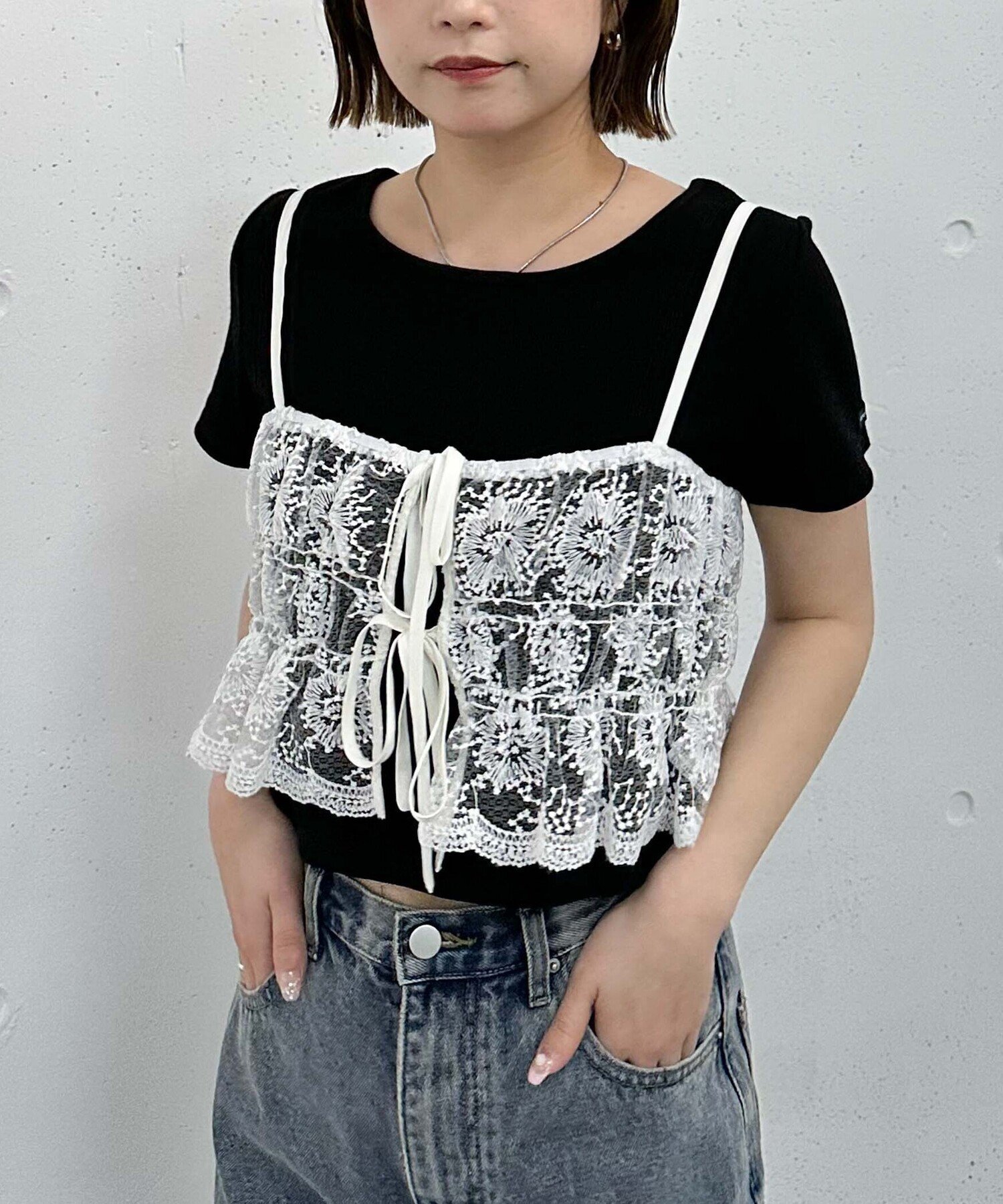 【SALE／30%OFF】archives レース刺繍ビスチェ アルシーヴ トップス シャツ・ブラウス ホワイト ブラックのサムネイル