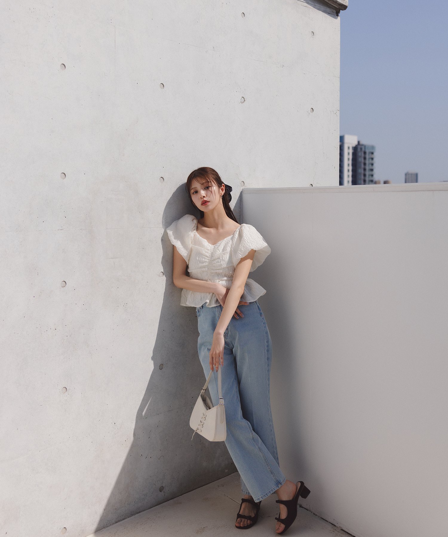 NATURAL BEAUTY BASIC センタープレスストレートデニムパンツ ナチュラルビューティベーシック パンツ その他のパンツ ブルー【送料無料】のサムネイル