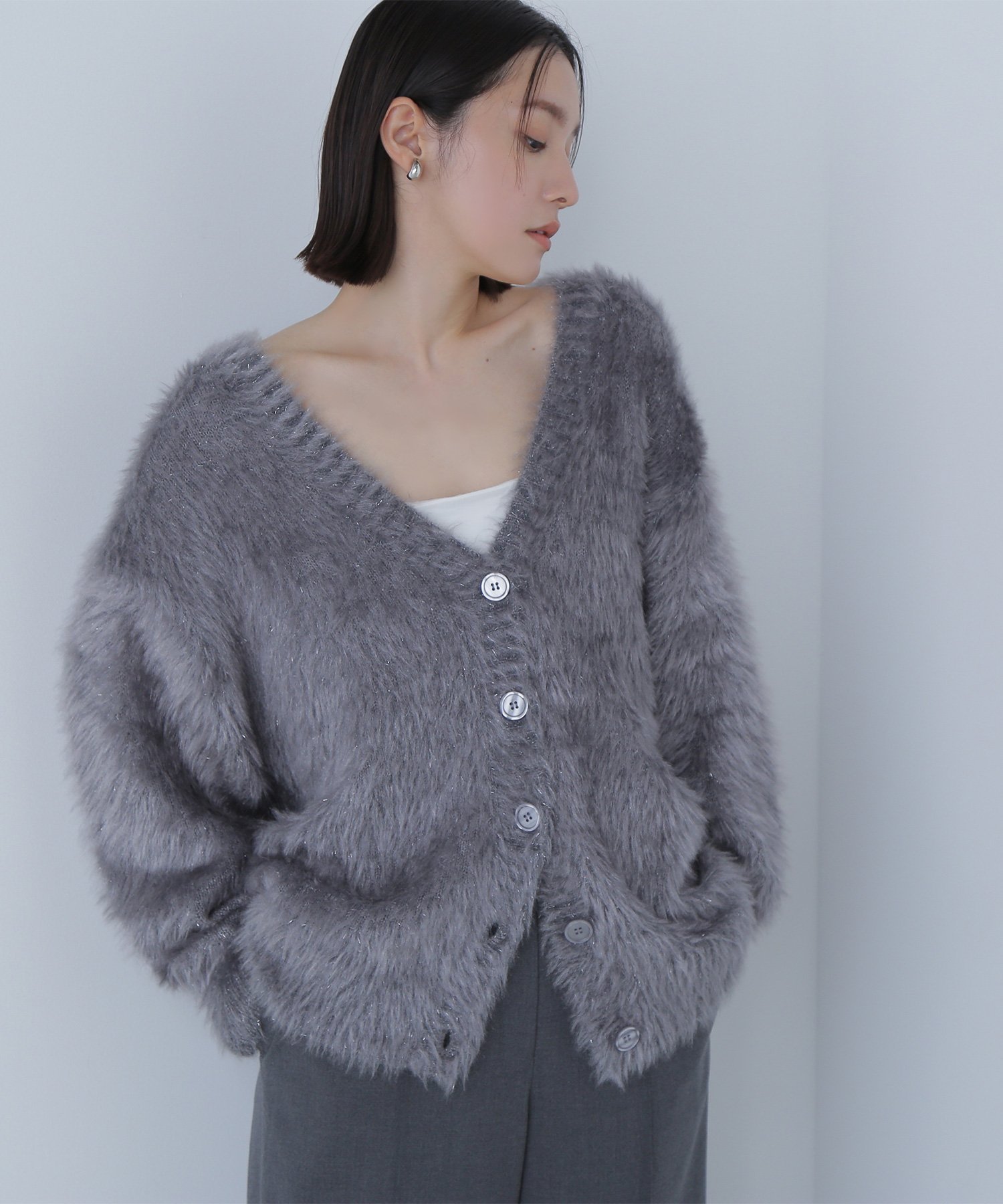 NATURAL BEAUTY BASIC ヘアリーラメニットシリーズ Vネックカーディガン ナチュラルビューティベーシック トップス カーディガン ベージュ グレー【送料無料】のサムネイル