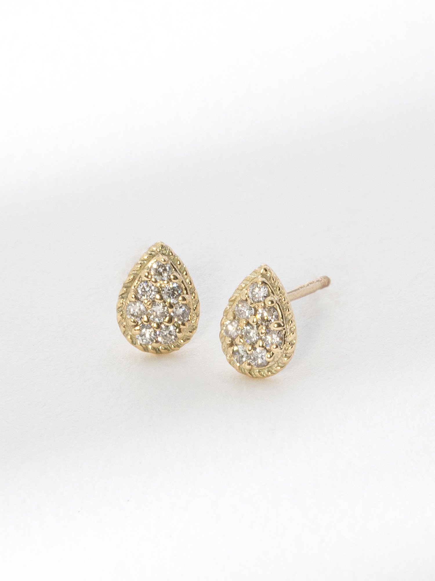 . 【anq.】K10 ペアシェイプ ダイヤモンドパヴェピアス クークロワッサン アクセサリー・腕時計 ピアス ゴールド