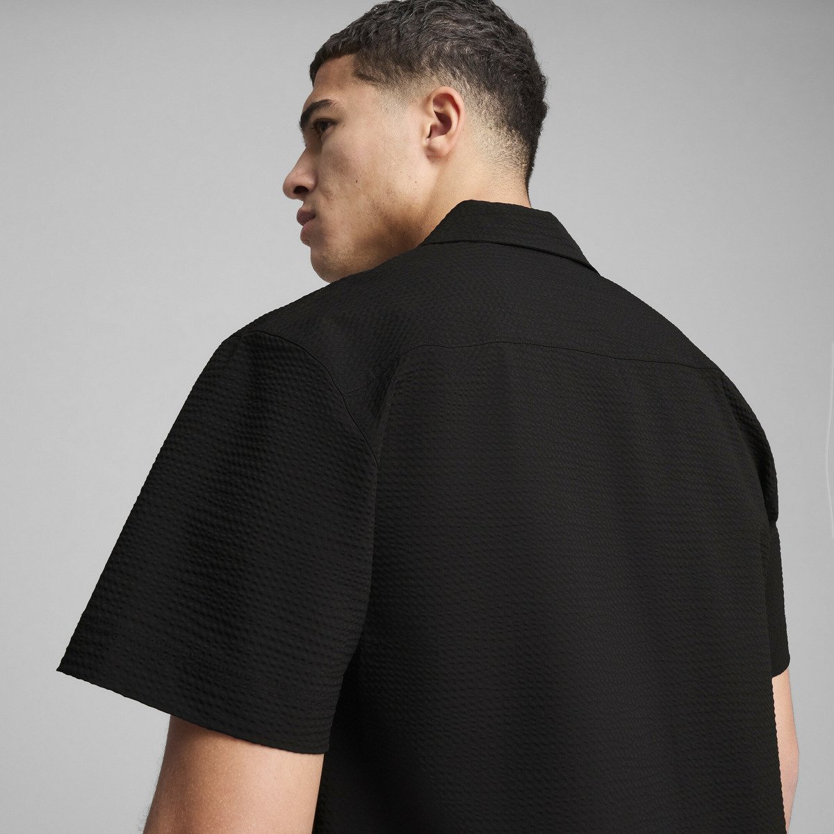 【SALE／30%OFF】PUMA メンズ ワードローブ ESS シアサッカー リラクシー 半袖 シャツ プーマ トップス カットソー・Tシャツ ブラック【送料無料】