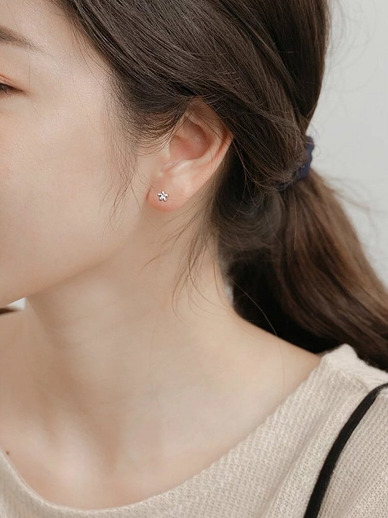 Coo+i/(W)ミニミニフラワーピアス ゴールド シルバー スレンダー アクセサリー・腕時計 ピアス シルバー ゴールド