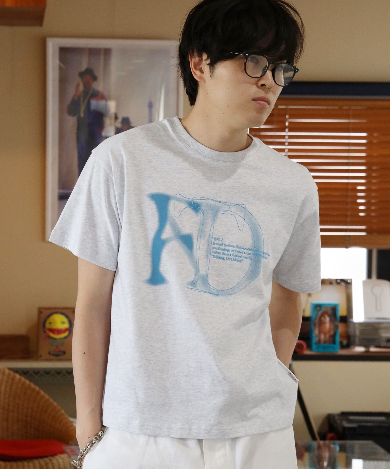 FFEIN 【FFEIN(フェイン)】ぼかしロゴショート丈Tシャツ / Tシャツ クルーネック 半袖 刺繍 プリント 【短丈】 ナバル トップス カットソー・Tシャツ グレー ブラウン ブルー