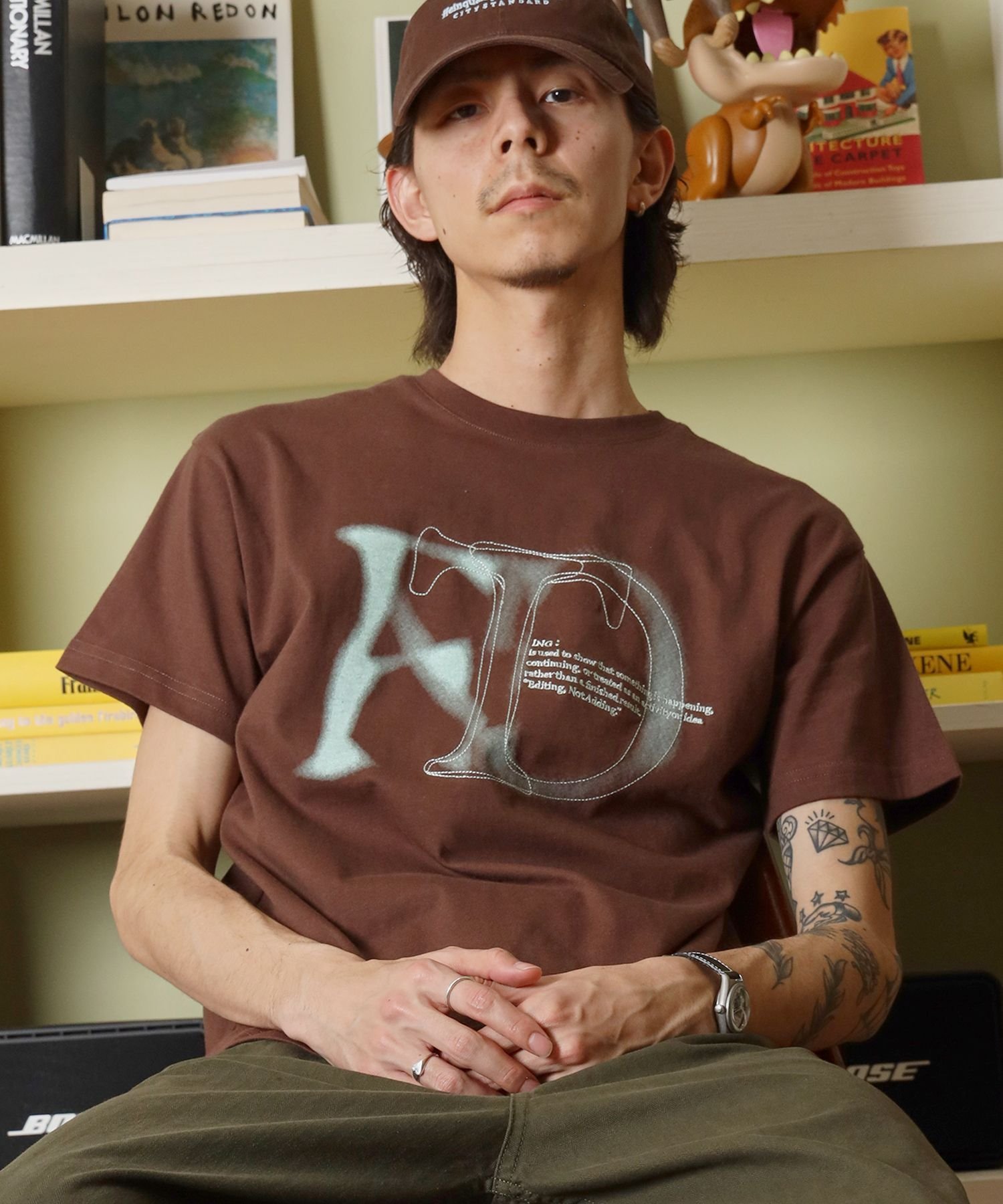 FFEIN 【FFEIN(フェイン)】ぼかしロゴショート丈Tシャツ / Tシャツ クルーネック 半袖 刺繍 プリント 【短丈】 ナバル トップス カットソー・Tシャツ グレー ブラウン ブルー