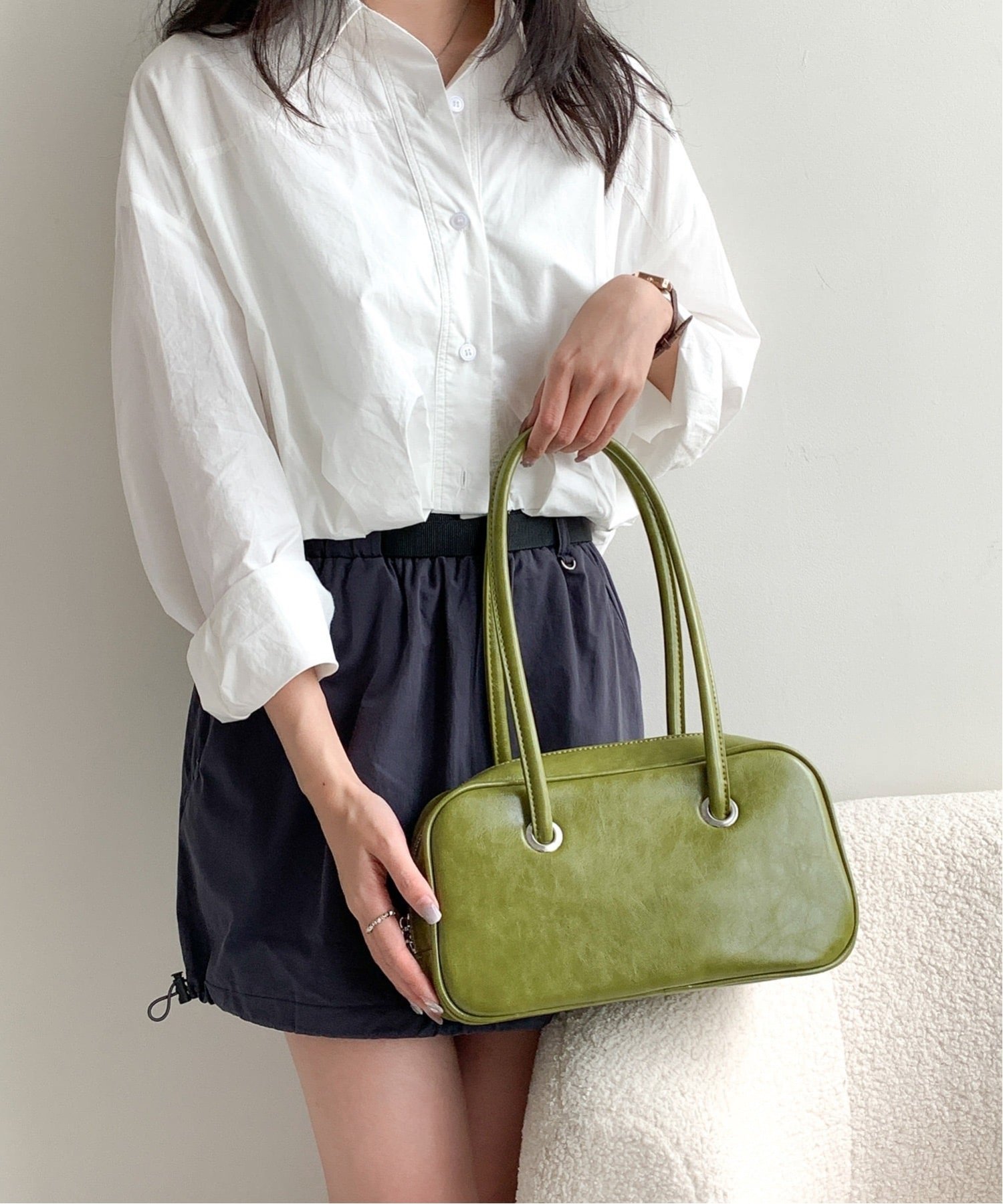 【SALE／56%OFF】Chiina Chiina/(W)Chiina / フェイクレザーショルダーバッグ チェルカ バッグ ショルダーバッグ ブラック ホワイト グリーン