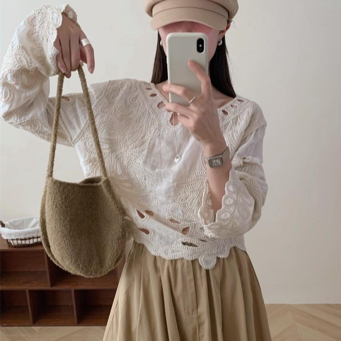 【SALE／30%OFF】maison de LATIR 女性らしさ引き立つ長袖クロシェ編みトップス メゾンドラティール トップス シャツ・ブラウス ホワイト ベージュ