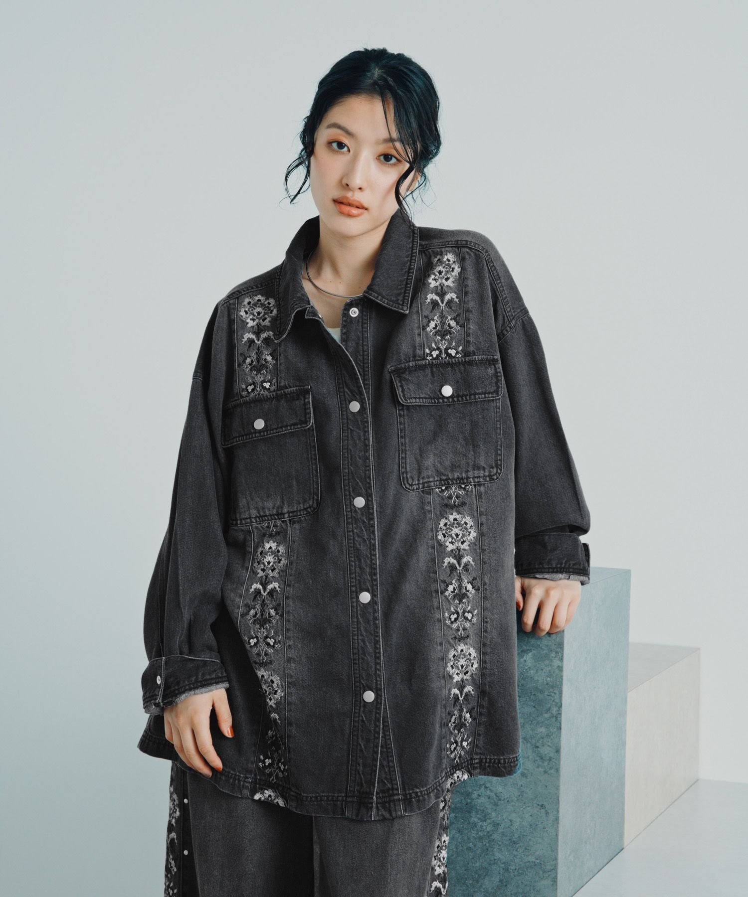 LEPSIM デニムBIG刺繍シャツ レプシィム トップス シャツ・ブラウス ブルー ブラック