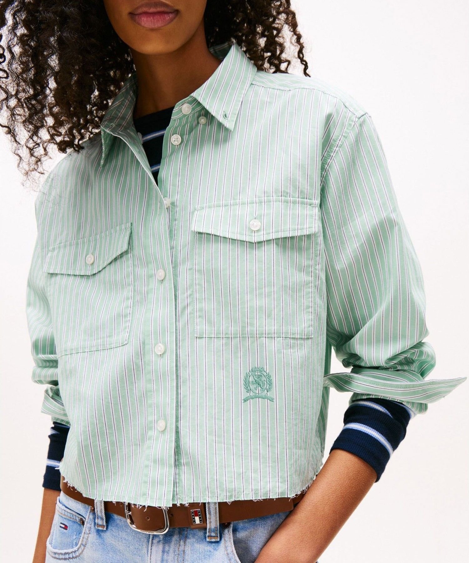 【SALE／50%OFF】TOMMY JEANS クロップドリラックスクレストシャツ トミーヒルフィガー トップス シャツ・ブラウス ピンク グリーン【送料無料】