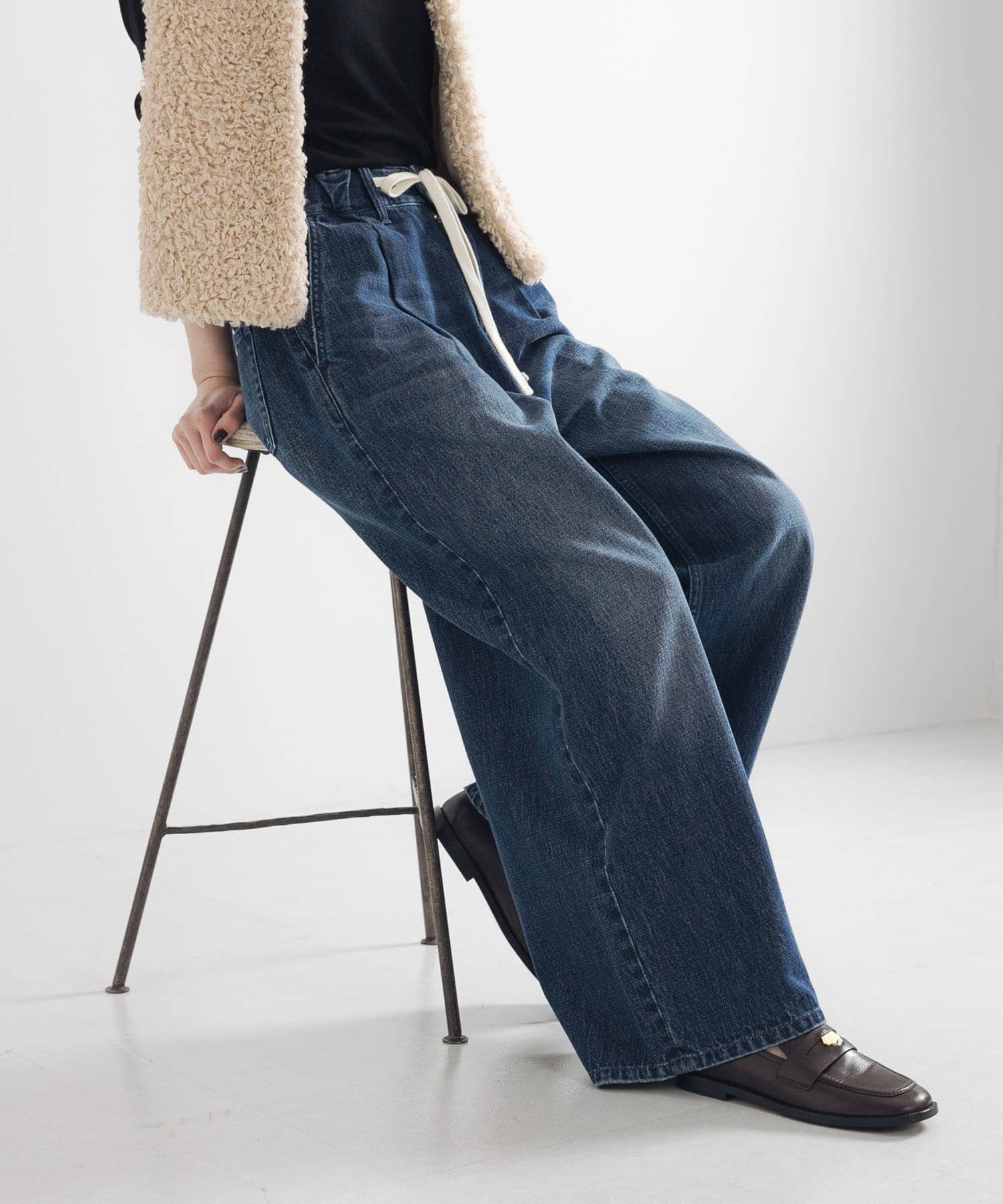 【SALE／42%OFF】URBAN RESEARCH デニムイージーワイドパンツ アーバンリサーチ パンツ ジーンズ・デニムパンツ ブルー ブラック【送料無料】のサムネイル