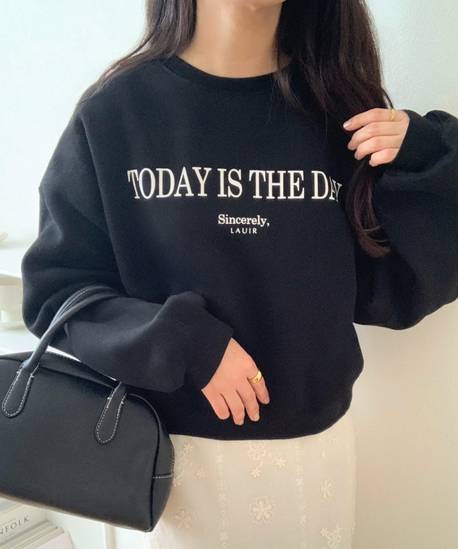 【SALE／55%OFF】JUNOAH センテンスロゴ裏起毛スウェット ジュノア トップス スウェット・トレーナー ブラック グレー ホワイトのサムネイル