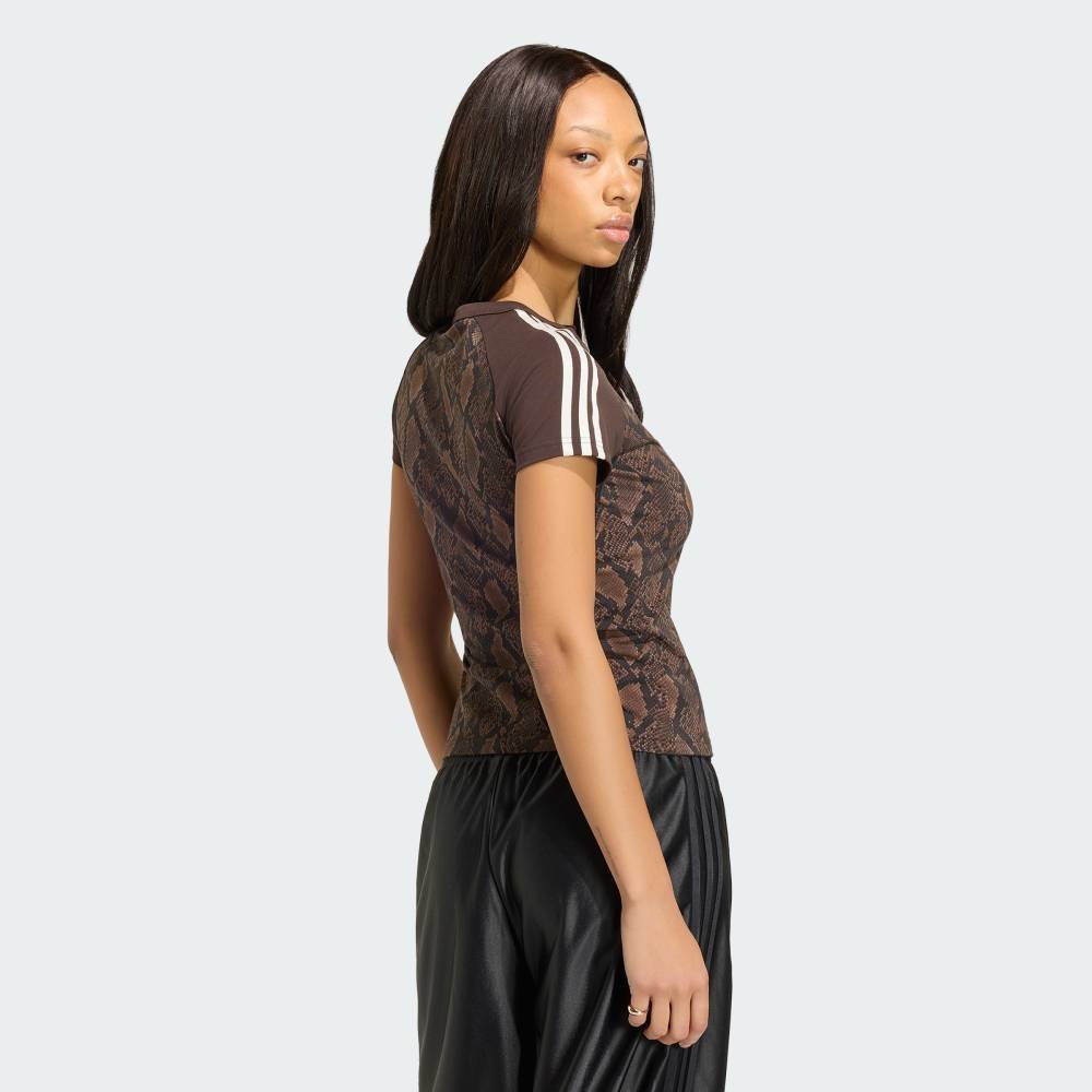 【公式】アディダス adidas 返品可 スネークプリント カリ Tシャツ アディダス トップス カットソー・Tシャツ ブラウン