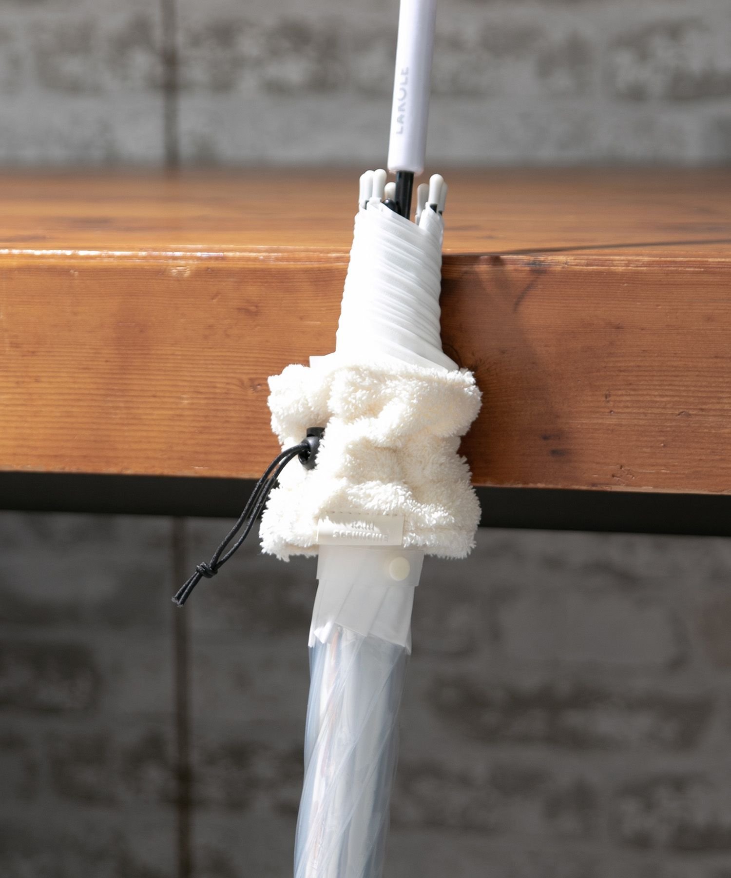 【SALE／20%OFF】LAKOLE (U)RN-アンブレラシュシュ ラコレ ファッション雑貨 その他のファッション雑貨 ホワイト グレーのサムネイル