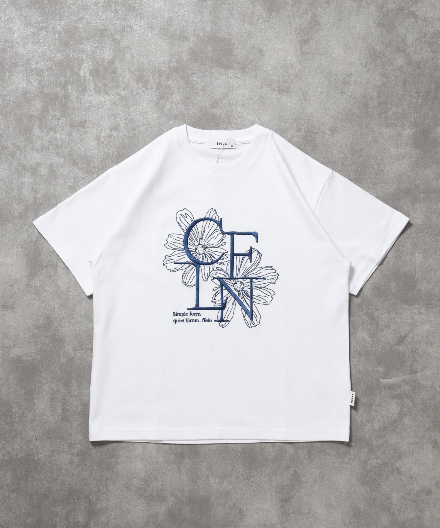FFEIN 【FFEIN(フェイン)】フラワー刺繍ロゴショート丈Tシャツ / Tシャツ クルーネック 半袖 刺繍 花柄 【短丈】 ナバル トップス カットソー・Tシャツ ホワイト ネイビー ブラック