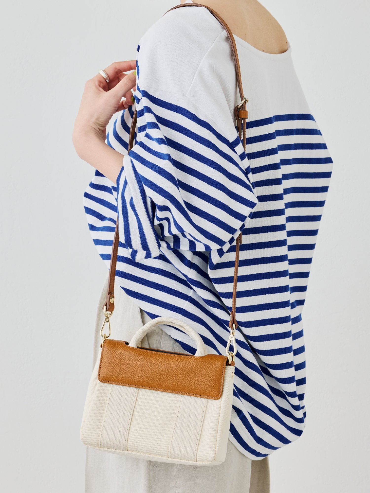 【SALE／72%OFF】russet 【再値下げ】レザーフラップマイクロショルダーバッグ(CE-1054) ラシット バッグ ショルダーバッグ ホワイト ベージュ グレー【送料無料】のサムネイル