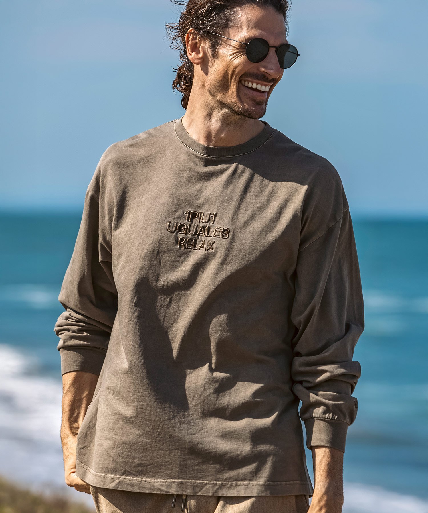 1PIU1UGUALE3 RELAX 1PIU1UGUALE3 RELAX ピグメント刺繍ロゴロングTシャツ シフォン トップス カットソー・Tシャツ ネイビー ベージュ ブラック ホワイト
