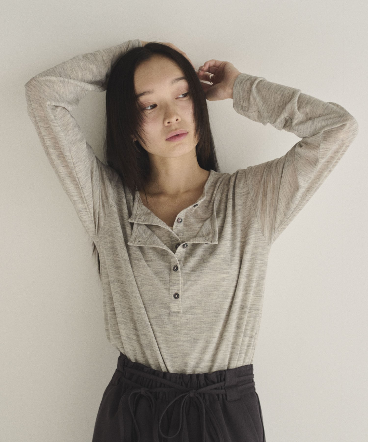 SOYEN フェイクレイヤードシアーヘンリーネックロンT チームストア トップス カットソー・Tシャツ グレー ブラウン