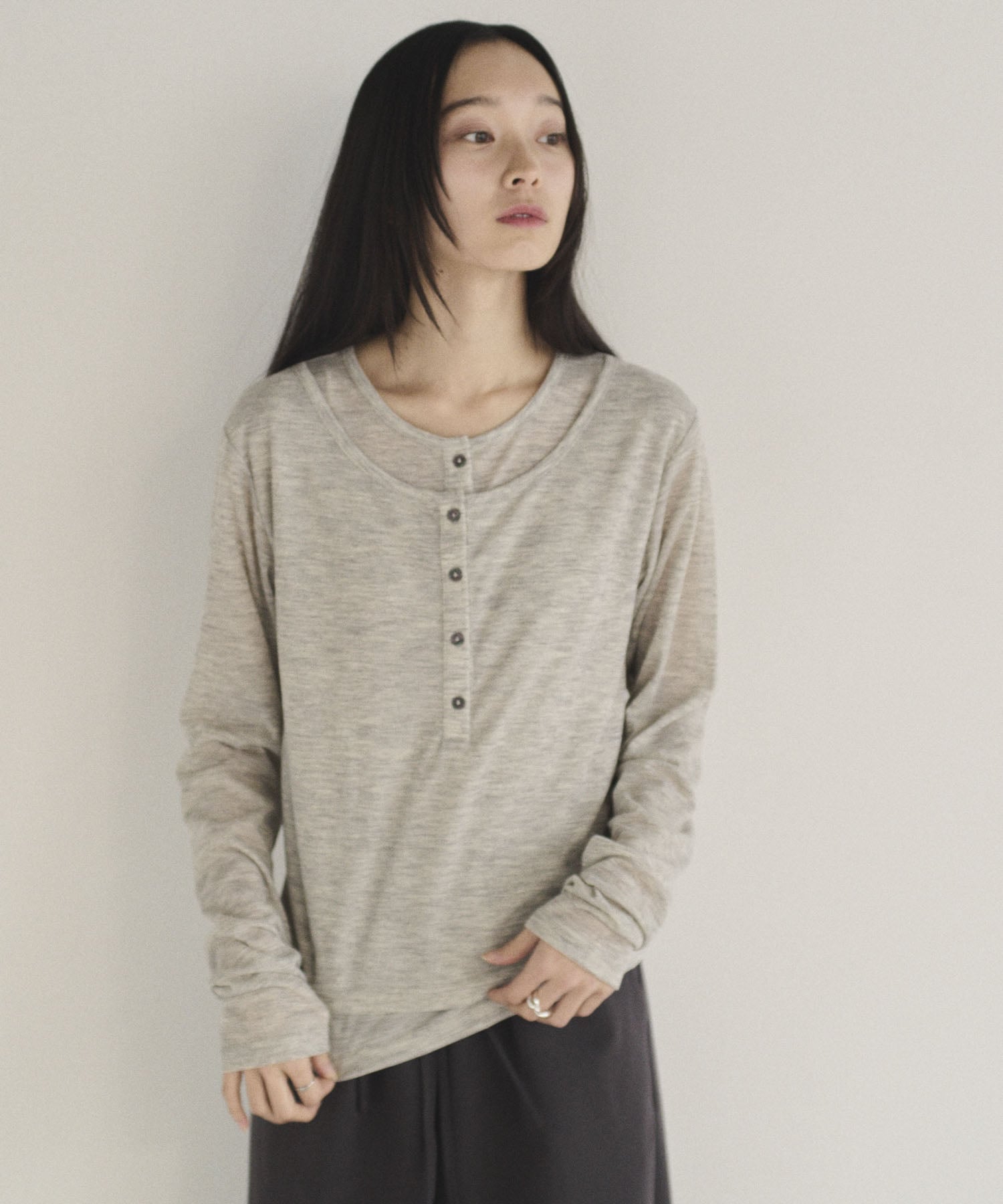 SOYEN フェイクレイヤードシアーヘンリーネックロンT チームストア トップス カットソー・Tシャツ グレー ブラウン
