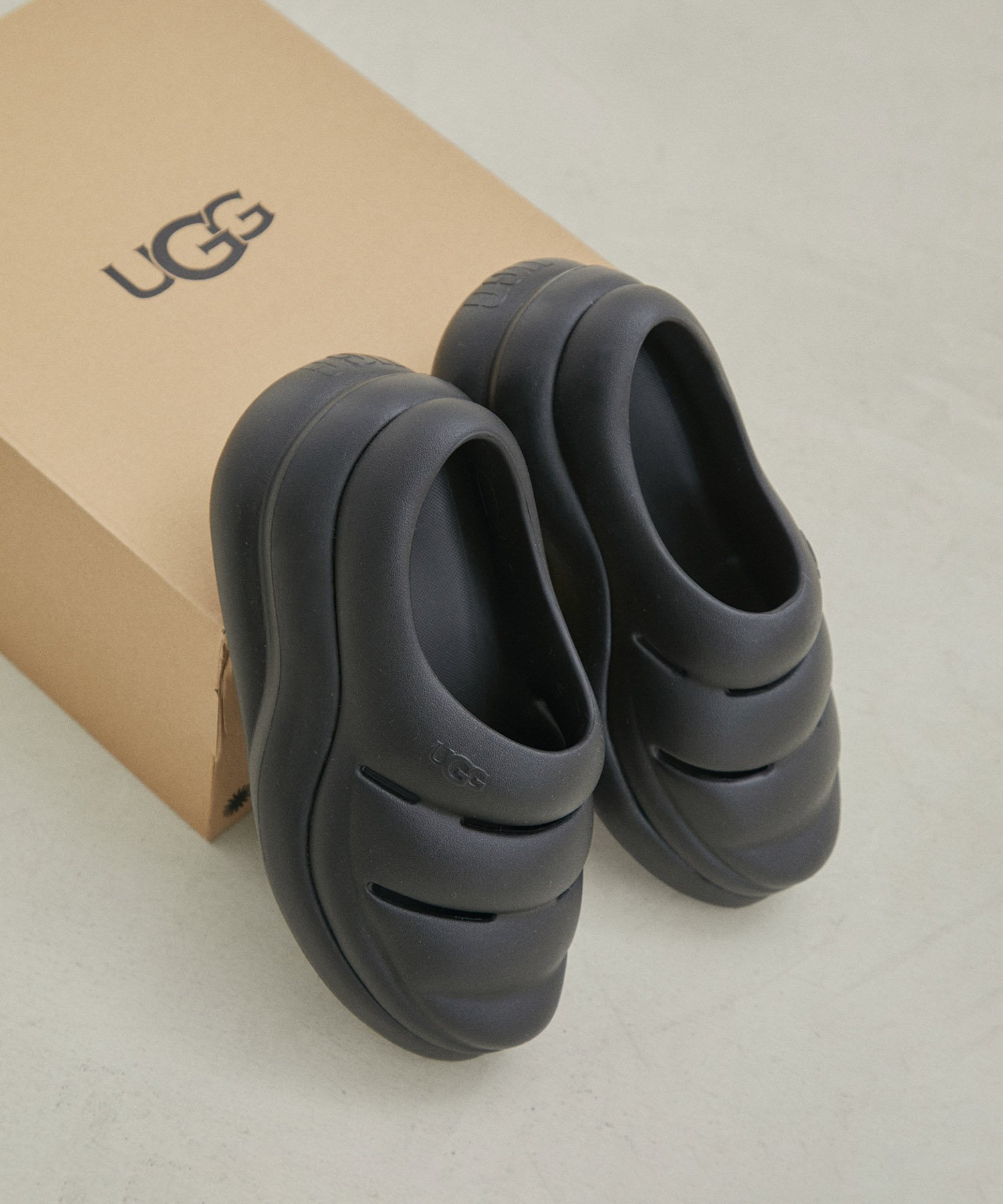 【SALE／30%OFF】SALON adam et rope' 【WEB限定】【UGG(アグ)】Sport Yeah Clog サロン アダム エ ロペ シューズ・靴 サンダル ホワイト ブラック グリーン【送料無料】