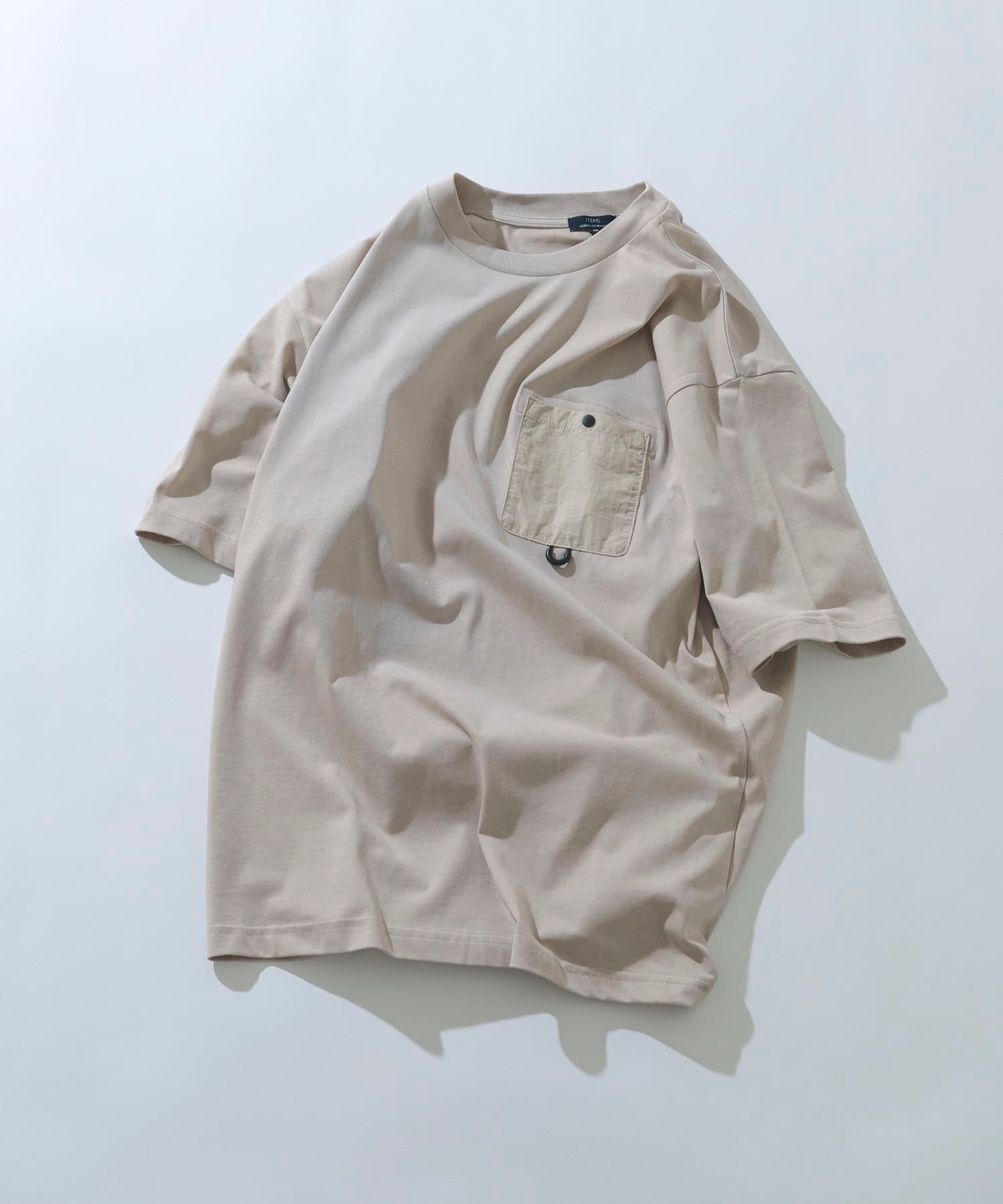 ITEMS チェストポケットキリカエクルーネックTシャツ アーバンリサーチアイテムズ トップス カットソー・Tシャツ ブラック ホワイト ベージュ ピンク