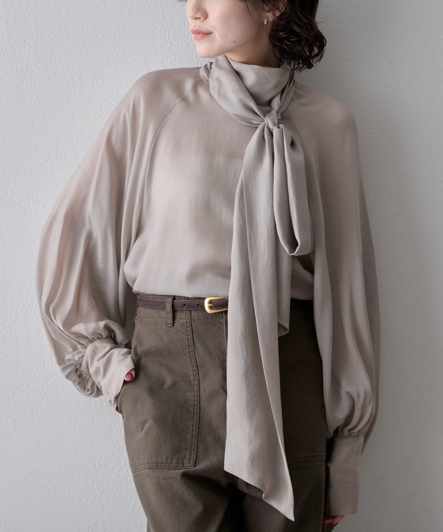 Whim Gazette ボウタイブラウス ウィム ガゼット トップス シャツ・ブラウス グレー ベージュ