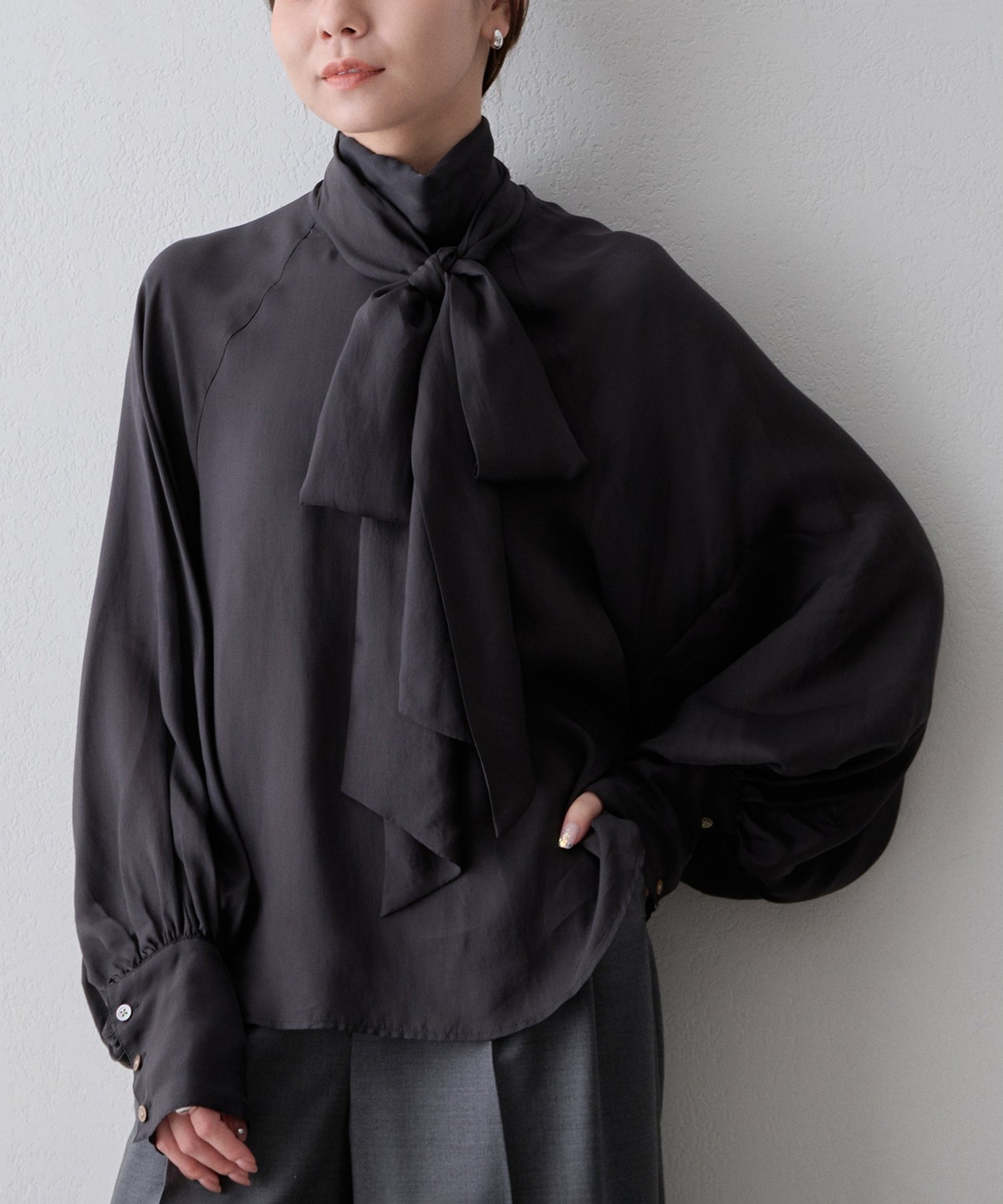 Whim Gazette ボウタイブラウス ウィム ガゼット トップス シャツ・ブラウス グレー ベージュ