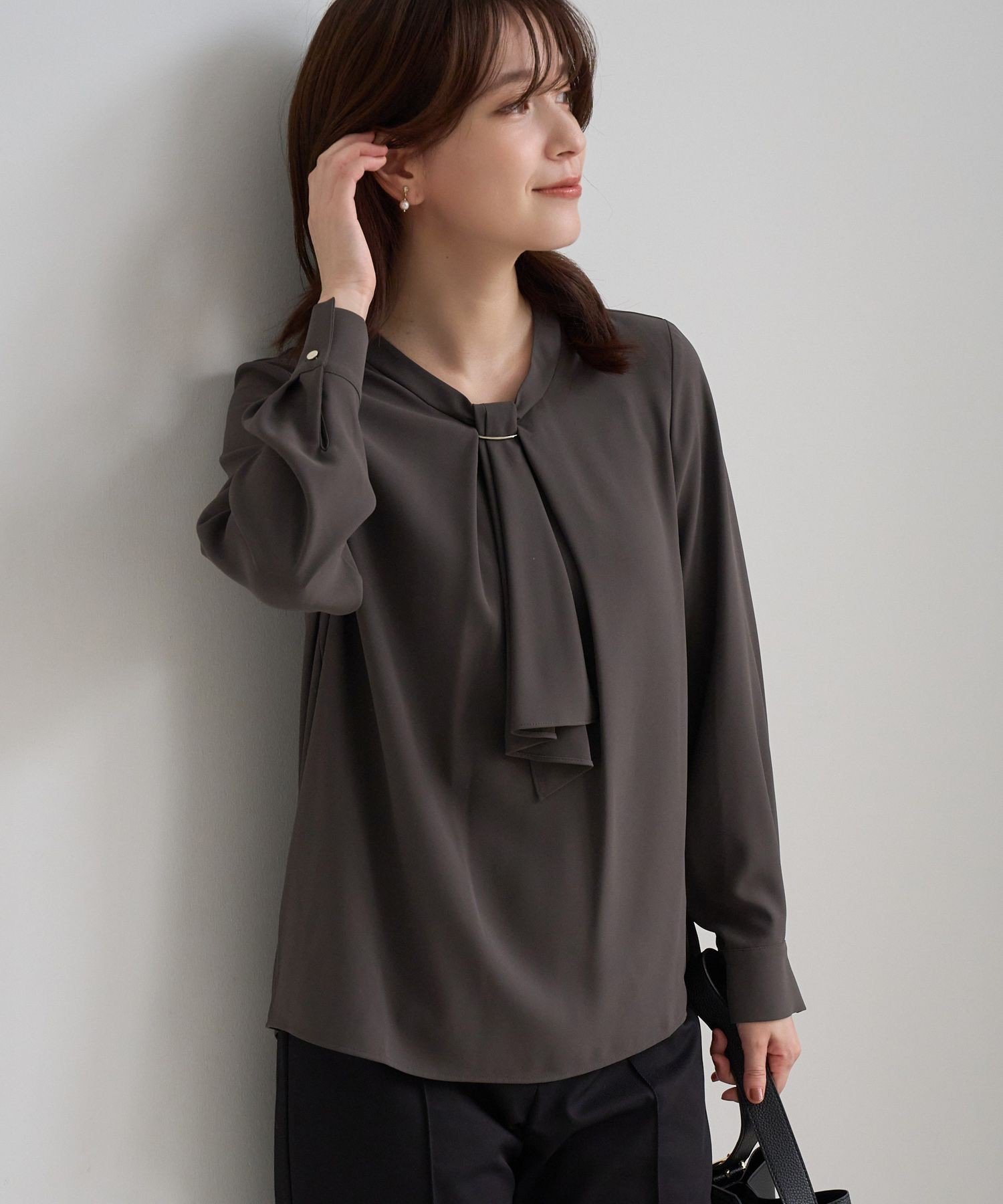 ROPE' PICNIC 【WEB限定サイズ】メタルパーツフロントフリルタイロングスリーブブラウス ロペピクニック トップス シャツ・ブラウス ホワイト グレー ブルー ベージュ【送料無料】 stylife-15843851 Rakuten Fashion サンプル画像2