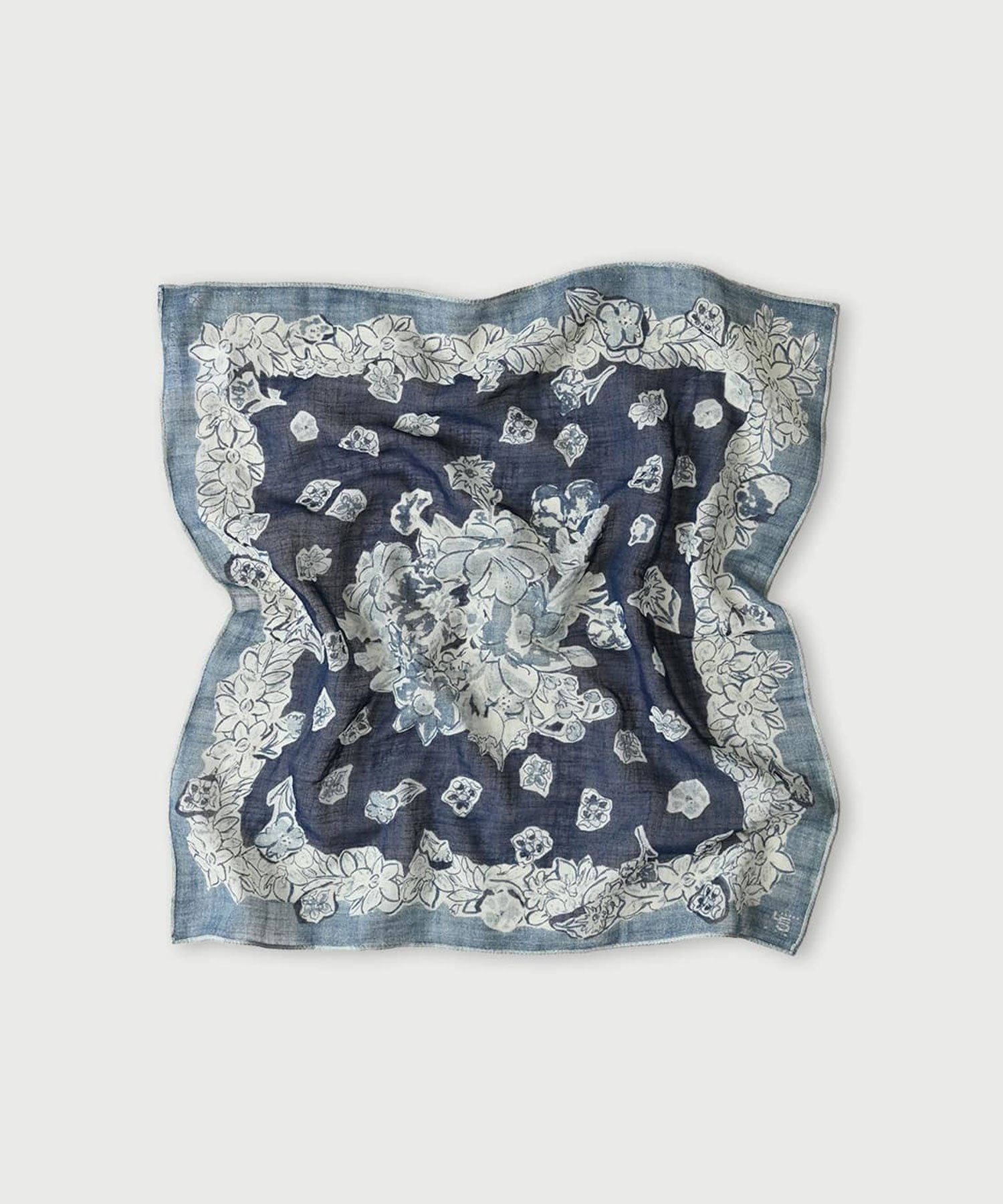 45R ガーゼの花束バンダナ(インディゴ) フォーティファイブアール ファッション雑貨 スカーフ・バンダ..