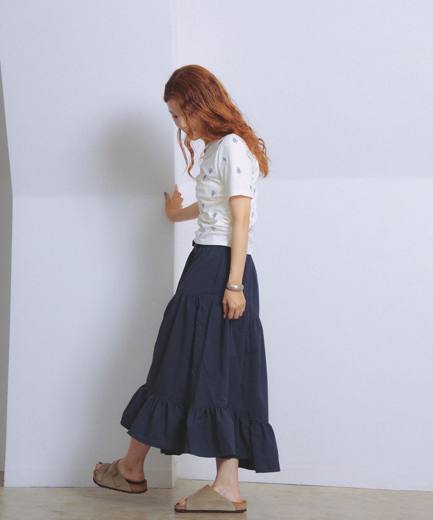 【8/6新規値下げ】フラワー 刺繍 シャーリング Tシャツ / 26SS 花柄 洗える コンパクトTシャツ ビームス ウイメン トップス カットソー・Tシャツ ブラック ホワイト