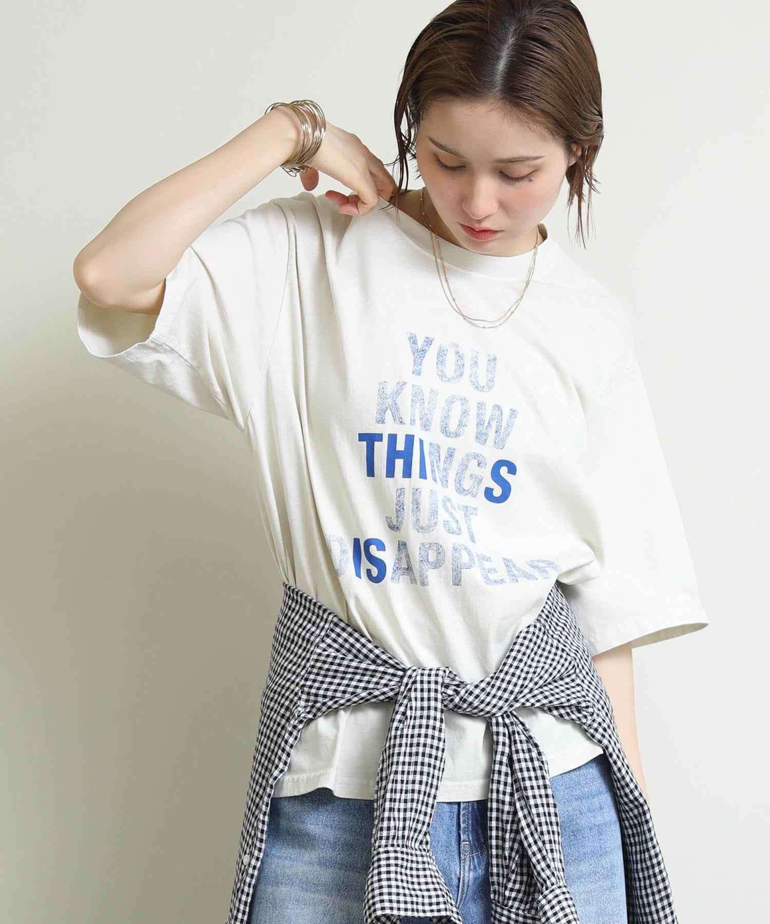 Gready Brilliant/(W)ピグメントダイロゴT グレディブリリアン トップス カットソー・Tシャツ グレー ブルー イエロー