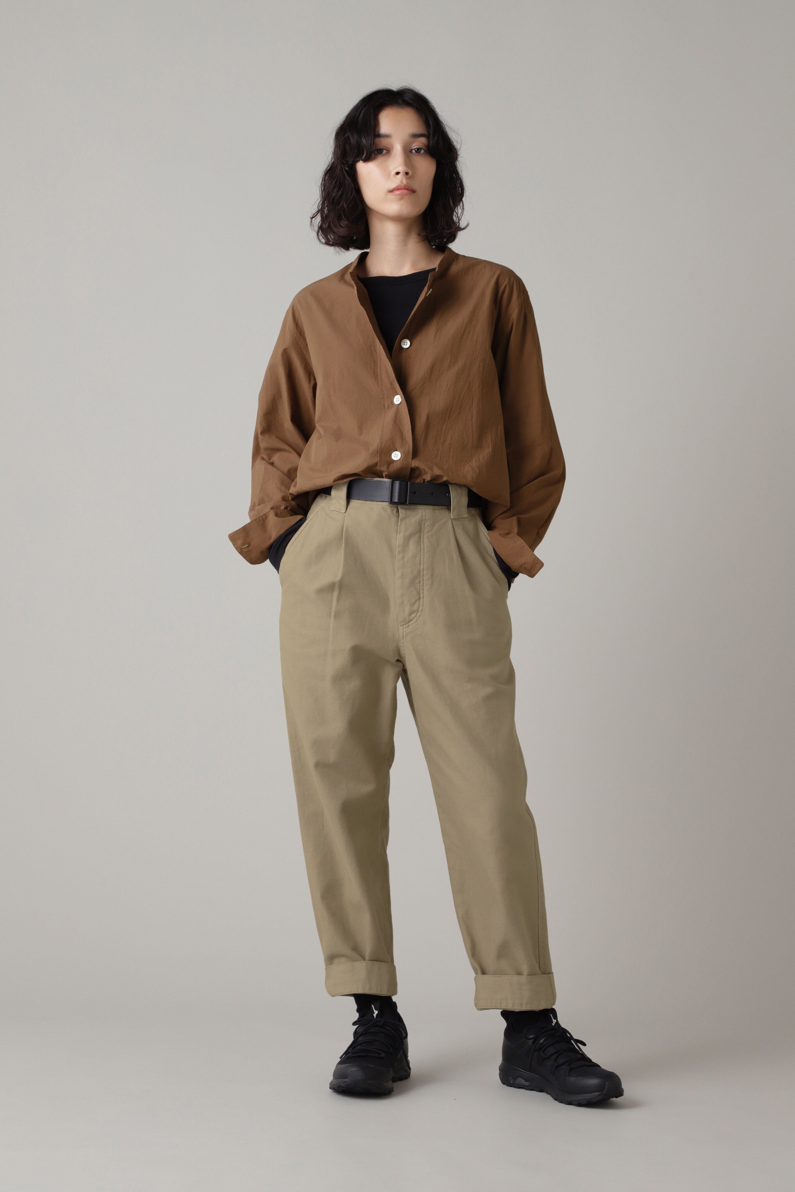 MHL. SOFT TWISTED YARN COTTON マーガレット・ハウエル パンツ その他のパンツ グレー ブラック【送料無料】のサムネイル