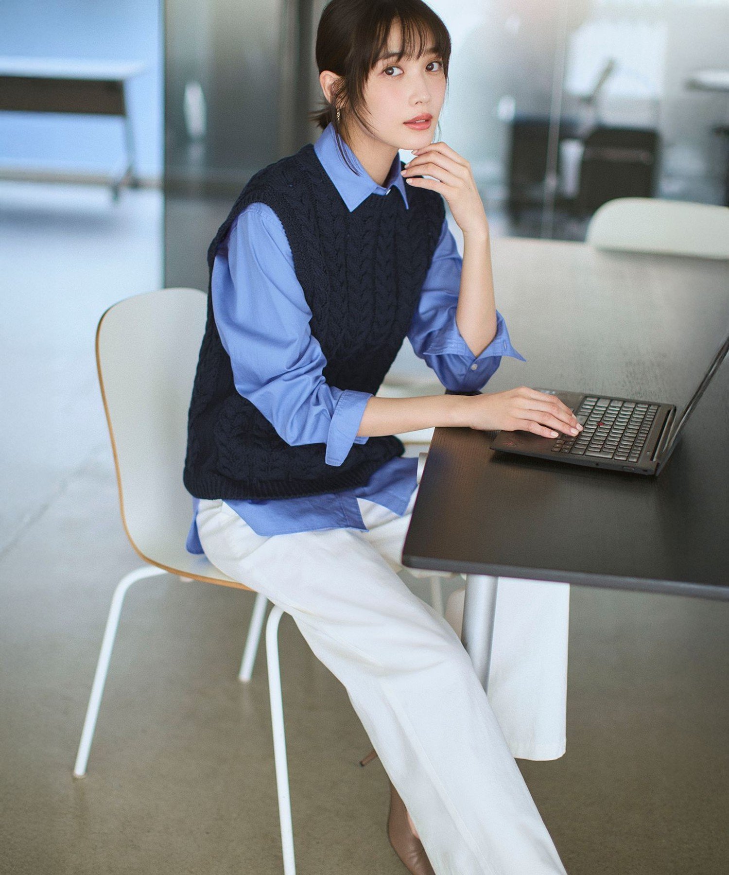 【SALE／40%OFF】23区 ケーブル ニットベスト ニジュウサンク トップス ベスト・ジレ ベージュ ネイビー【送料無料】 stylife-15490010 Rakuten Fashion サンプル画像3