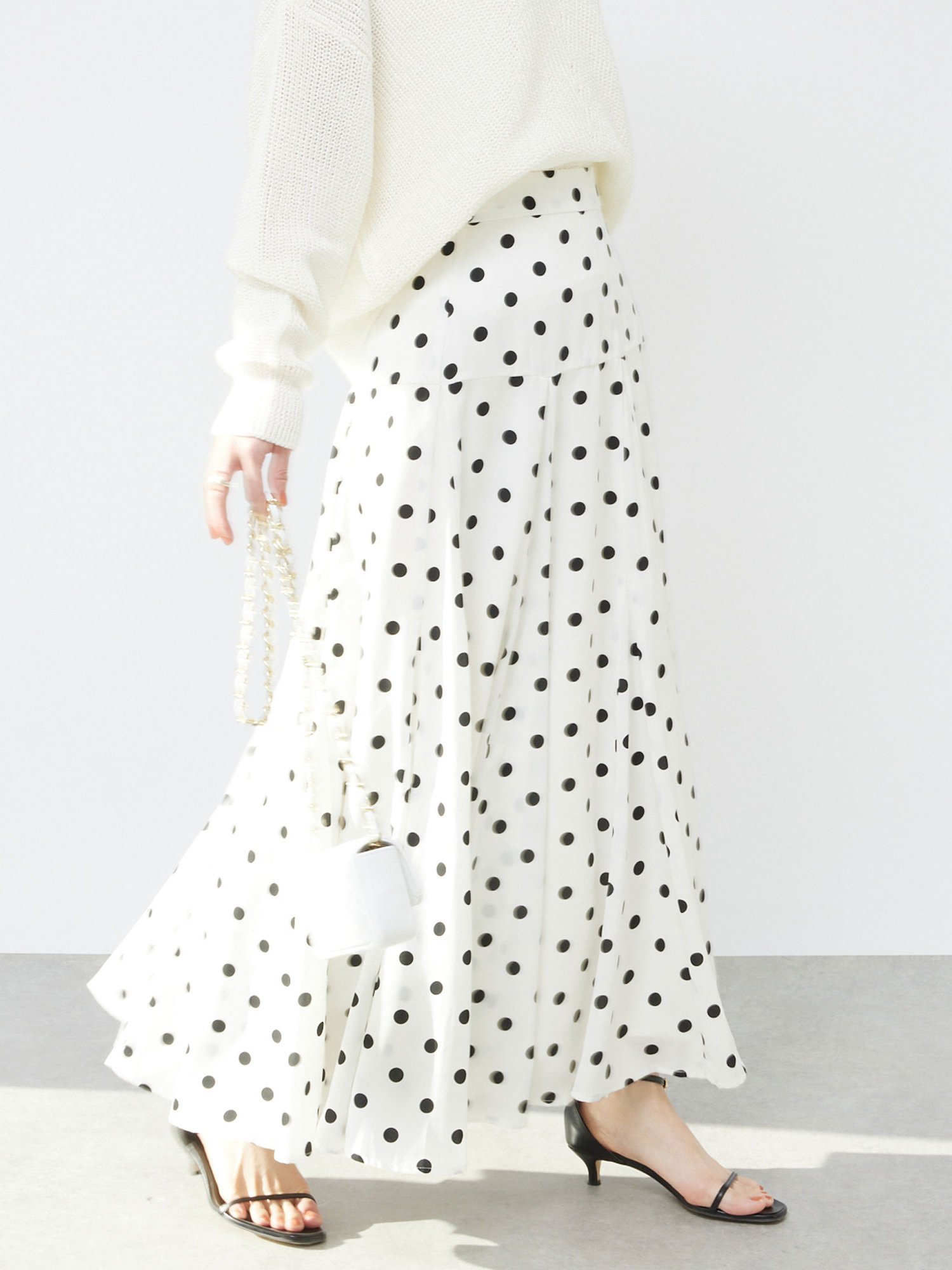 La boutique BonBon 【追加オーダー決定!・ニット合わせが最強!】ドットプリントマチフレアスカート ラブティックボンボン スカート ロング・マキシスカート ホワイト ブラック【送料無料】のサムネイル