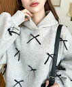 【SALE/52%OFF】moment+ 裏起毛ショート丈リボンスウェットパーカー モーメントプラス トップス パーカー・フーディー ブラック ホワイト グレー...