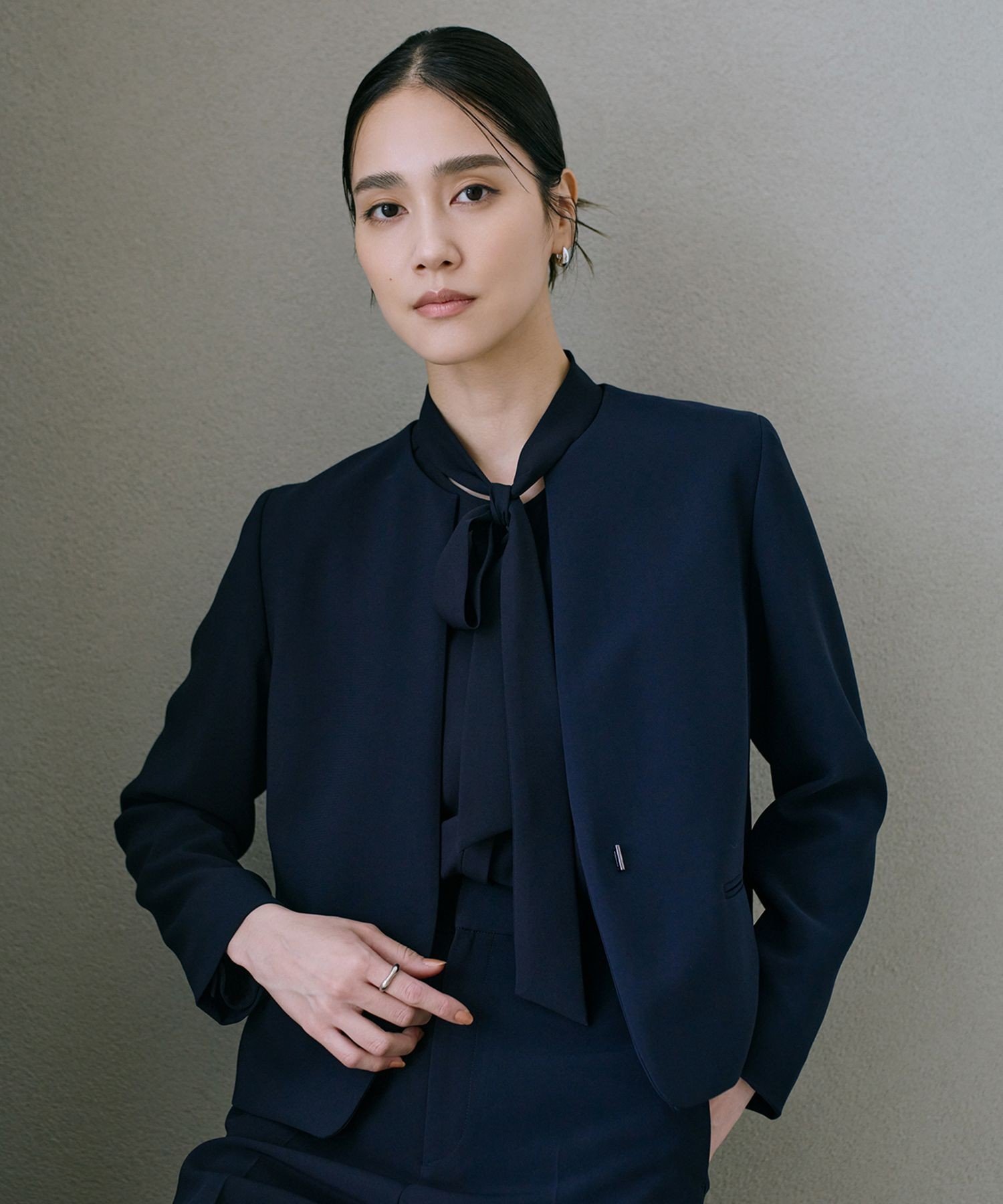 ROPE' トリアセダブルクロス クルーネックジャケット/イージーケア・セットアップ対応・25AW ロペ ジャケット・アウター ノーカラージャケット ネイビー【送料無料】