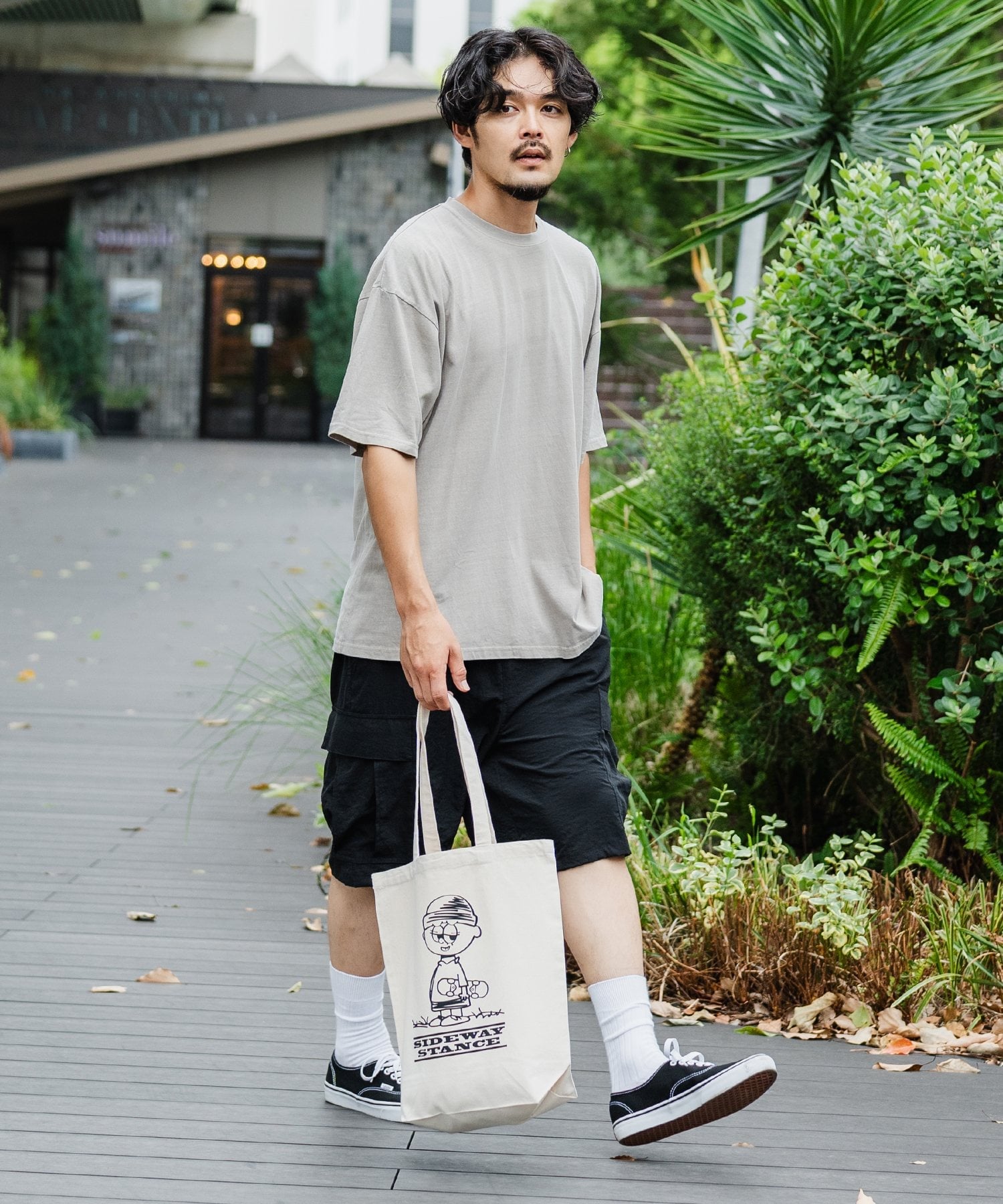 【SALE／11%OFF】SIDEWAY STANCE SIDEWAY STANCE イラストボーイ トートバッグ インプローブス バッグ トートバッグ ホワイト