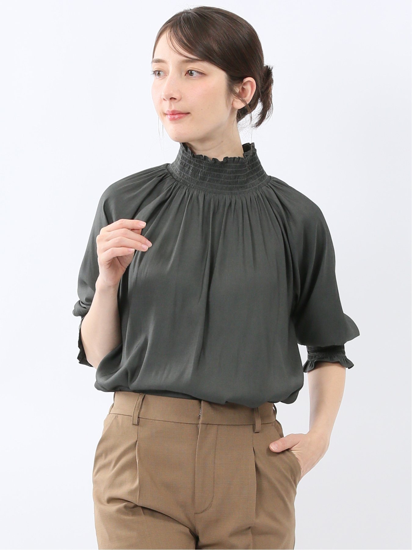 【SALE／10%OFF】m.f.editorial ビンテージサテン シャーリング ハイネック プルオーバー ブラウス タカキュー トップス シャツ・ブラウス ホワイト グレー【送料無料】