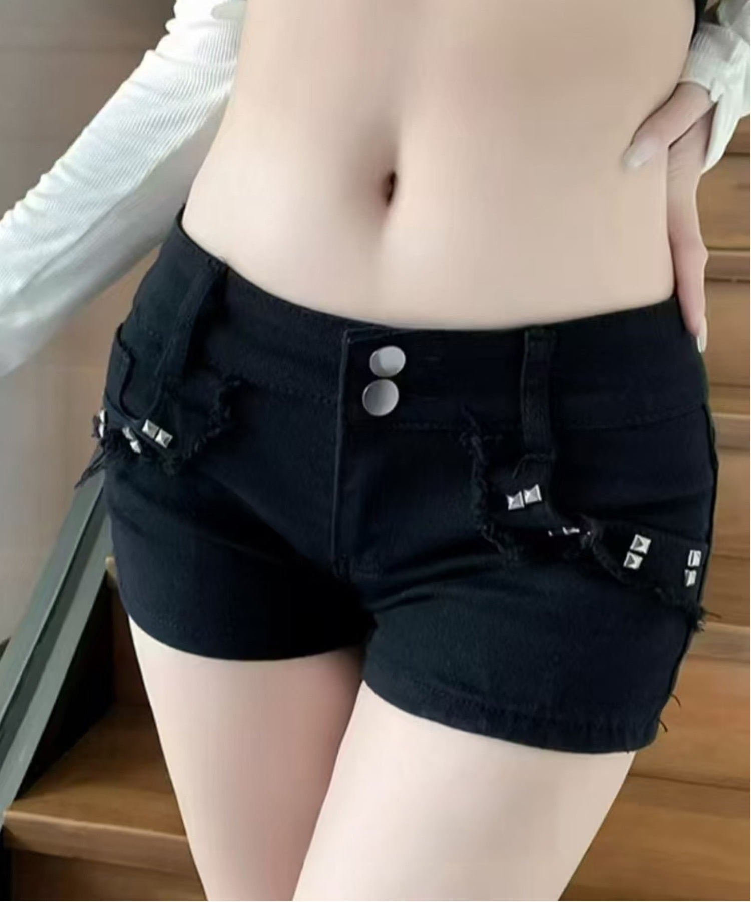 【SALE／70%OFF】Chiina Chiina/(W)Chiina / ポケットスタッズショートデニムパンツ チェルカ パンツ ジーンズ・デニムパンツ ホワイト ブラック ブルー