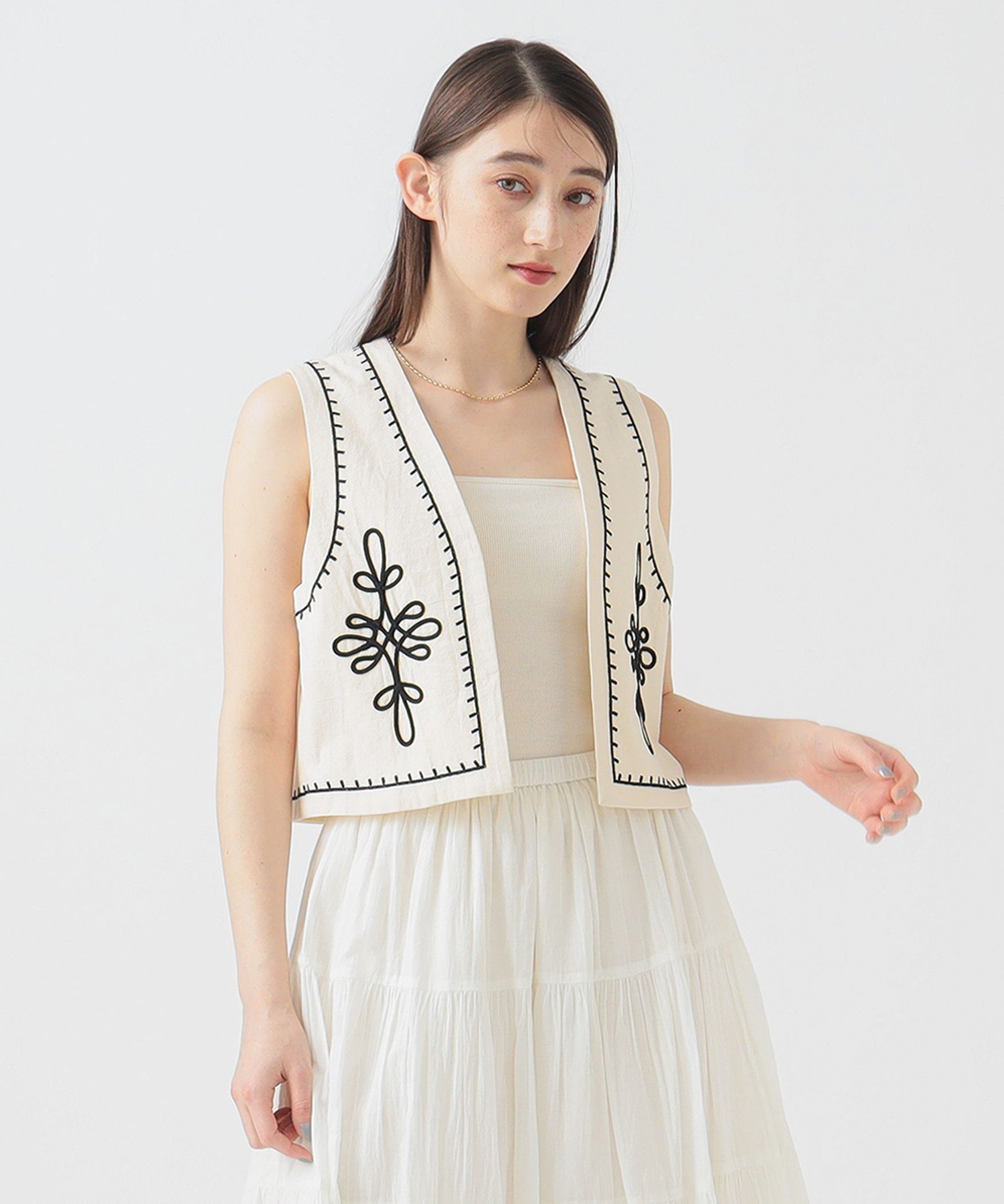 【SALE／30%OFF】B:MING by BEAMS コード 刺繍 ベスト 25SS エンブロイダリー レイヤード 着回し ビーミング ライフストア バイ ビームス トップス ベスト・ジレ ブラック ホワイト【送料無料】のサムネイル