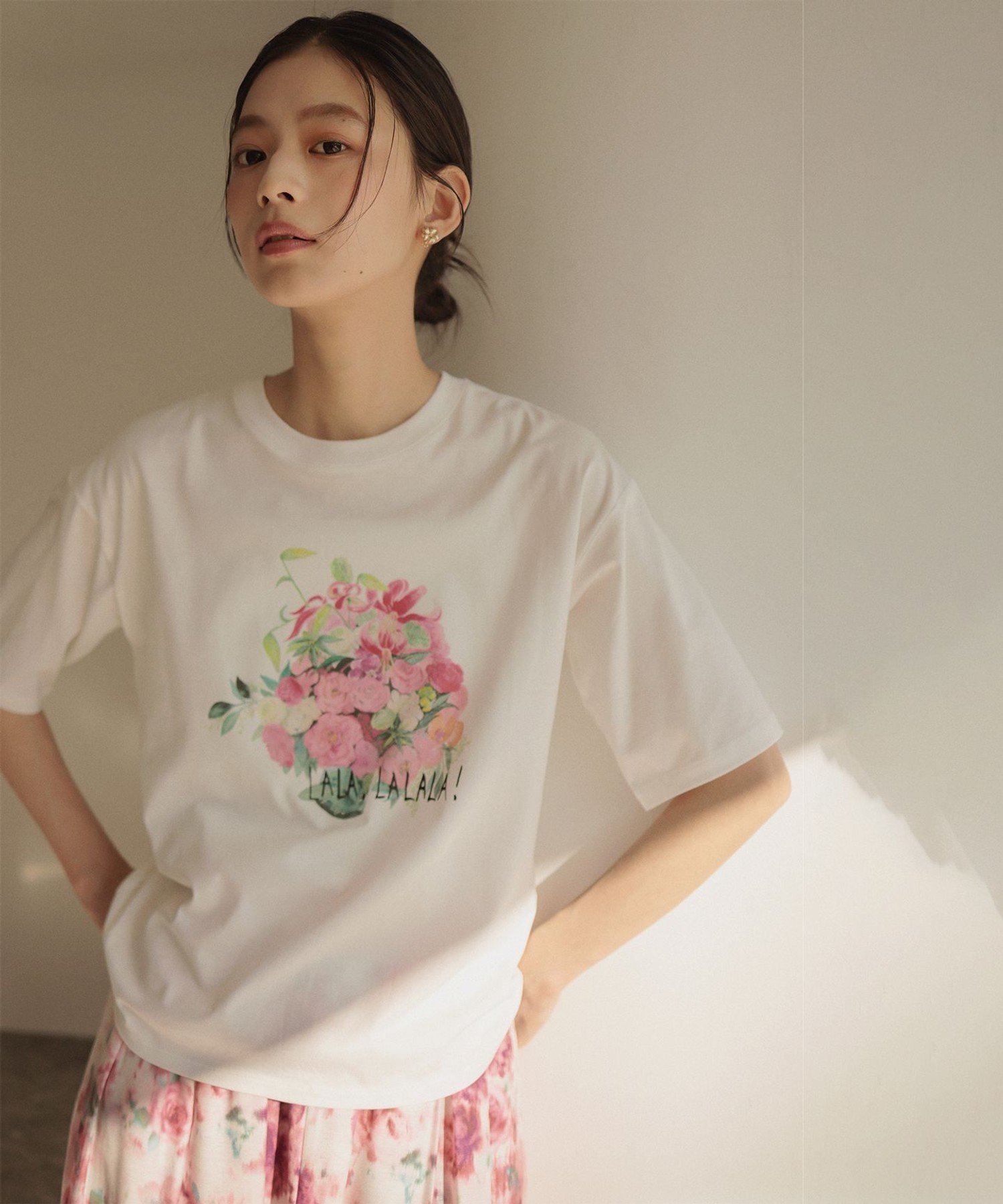 組曲 L 【Flower Collection】プリントTシャツ クミキョク トップス カットソー・Tシャツ ホワイト ブラック