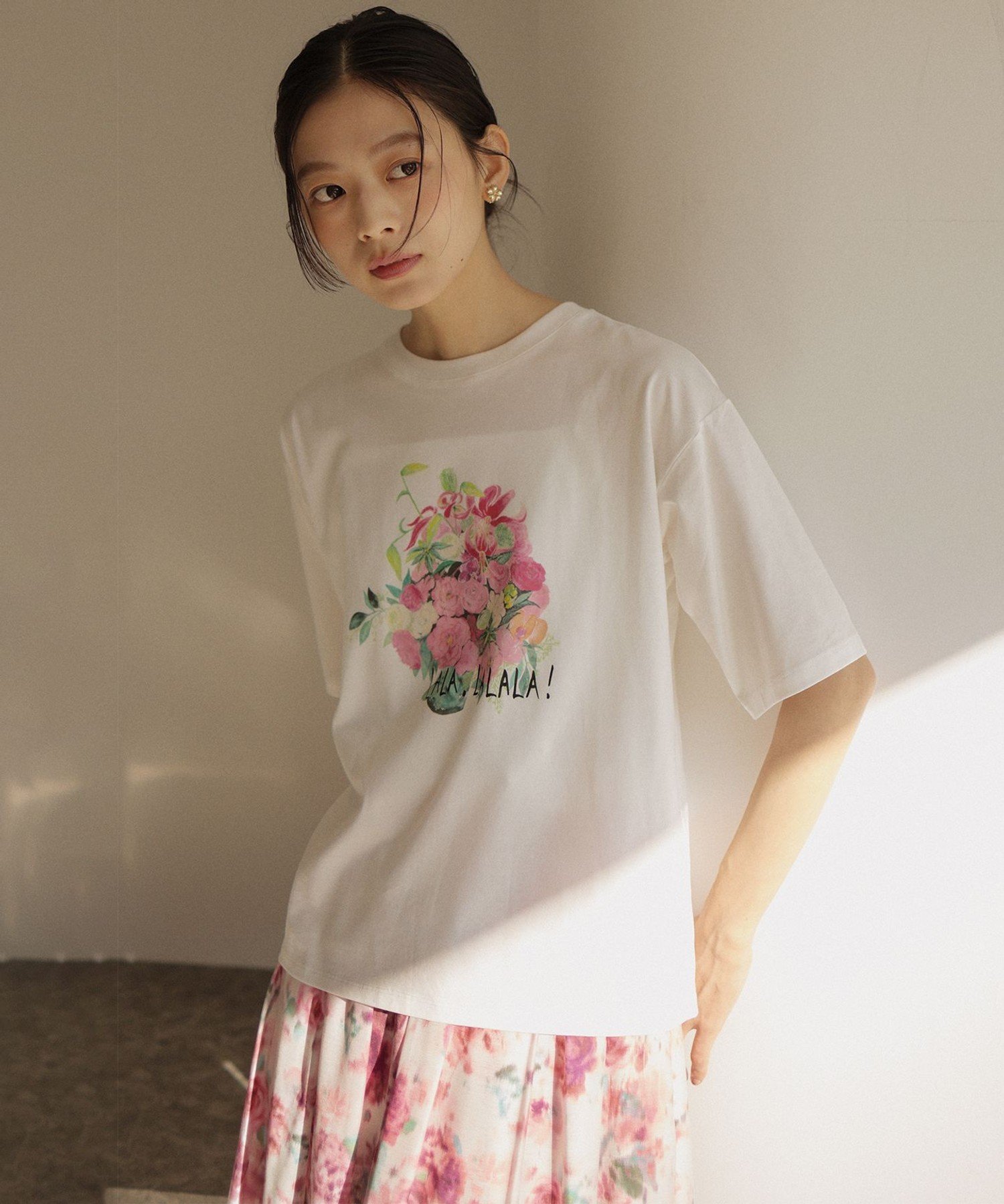 組曲 L 【Flower Collection】プリントTシャツ クミキョク トップス カットソー・Tシャツ ホワイト ブラック