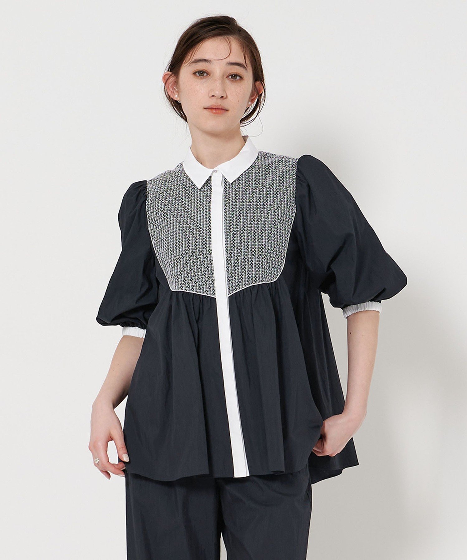 【SALE／50%OFF】UNITED ARROWS エンブロイダリー ショートスリーブ ブラウス ユナイテッドアローズ アウトレット トップス シャツ・ブラウス ネイビー ホワイト ブルー ブラック【送料無料】