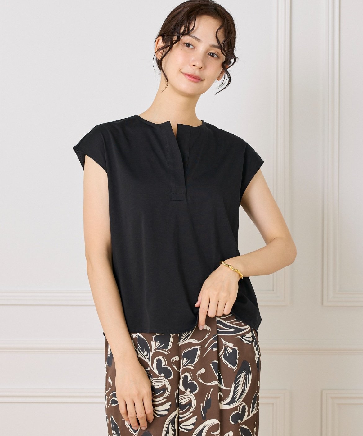 INED 《大きいサイズ》スキッパーデザイントップス イネド トップス その他のトップス ブラック
