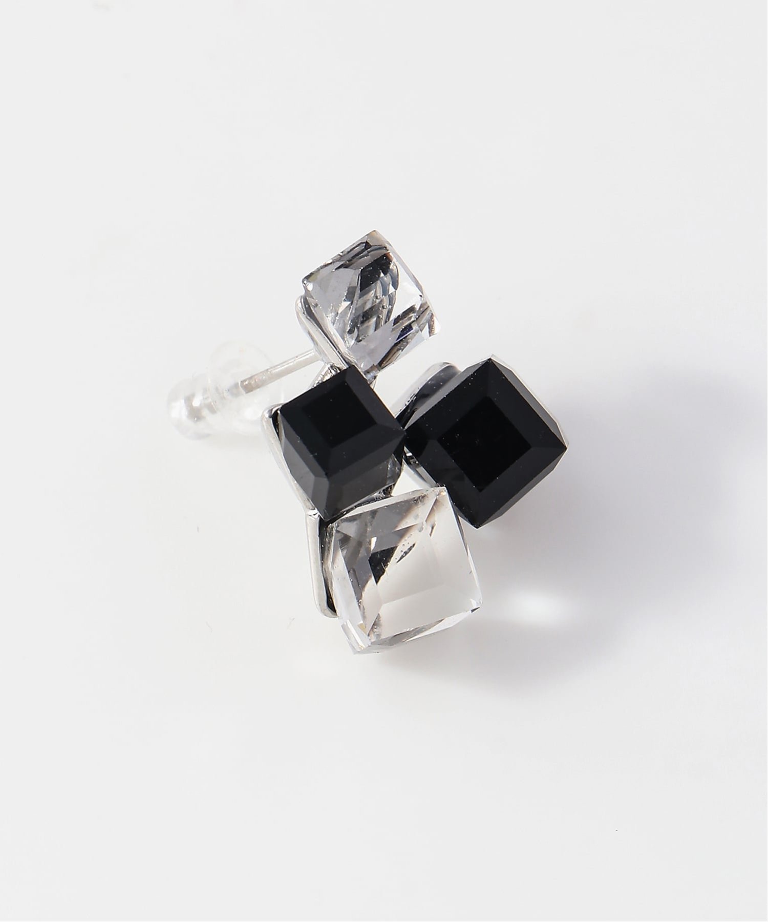 Coo+i/(W)立体キューブデザインピアス ブラック スレンダー アクセサリー・腕時計 ピアス ブラック