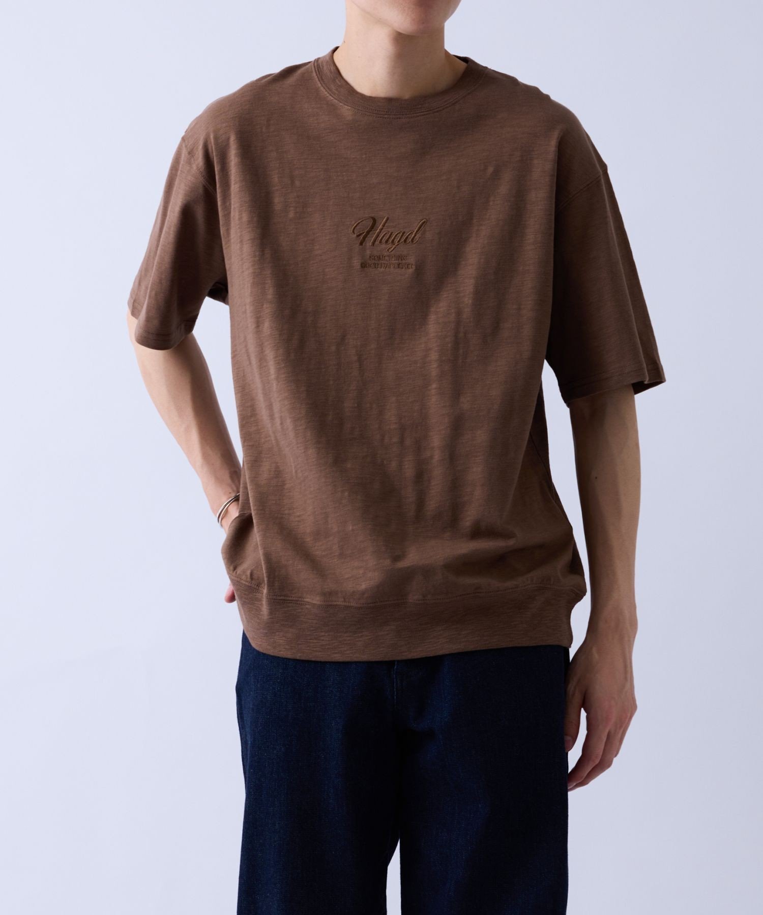 j.n.r.d スラブ天竺タイポグラフィスウェットTシャツ ジュン スタンダード ピックス トップス カットソー・Tシャツ ベージュ グレー ブラウン