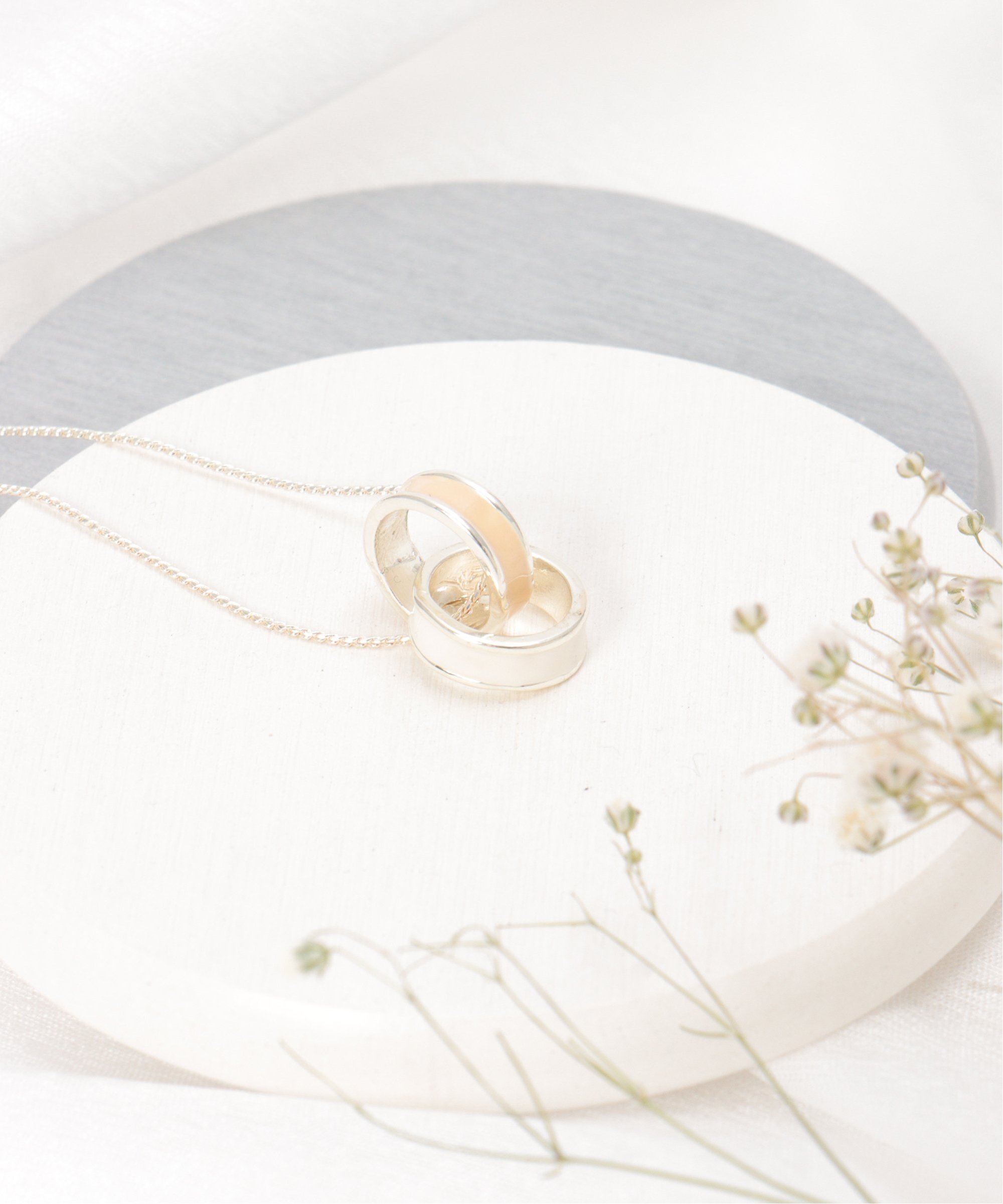 ikka バイカラーリングネックレス イッカ アクセサリー・腕時計 その他のアクセサリー・腕時計 グレー ブラウン ベージュ