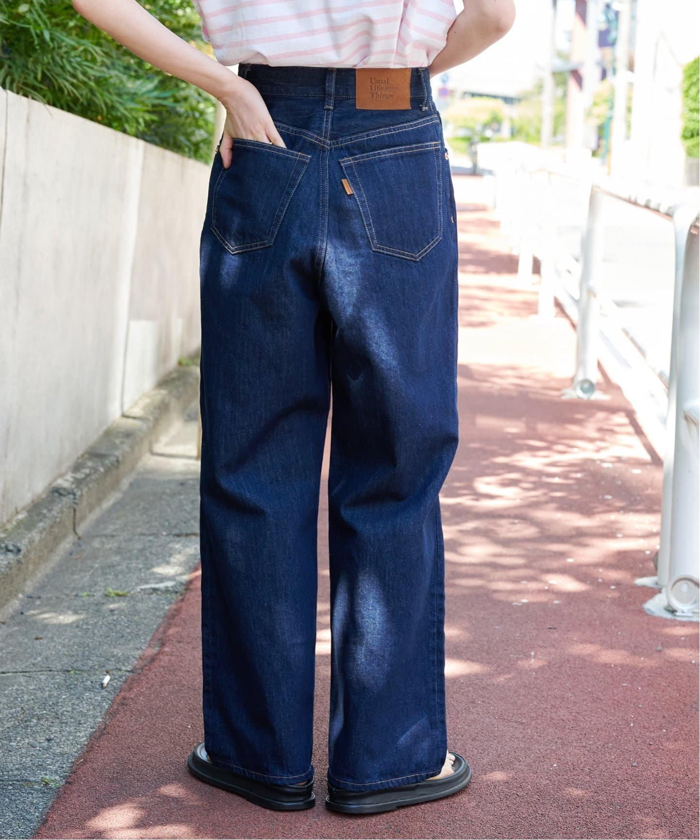 OUTDOOR PRODUCTS Usual Things ≪追加4 予約≫ULTライトデニムハイライズルーズ5PKT アウトドアプロダクツユージュアルシングス パンツ ジーンズ・デニムパンツ ネイビー ブルー【送料無料】のサムネイル