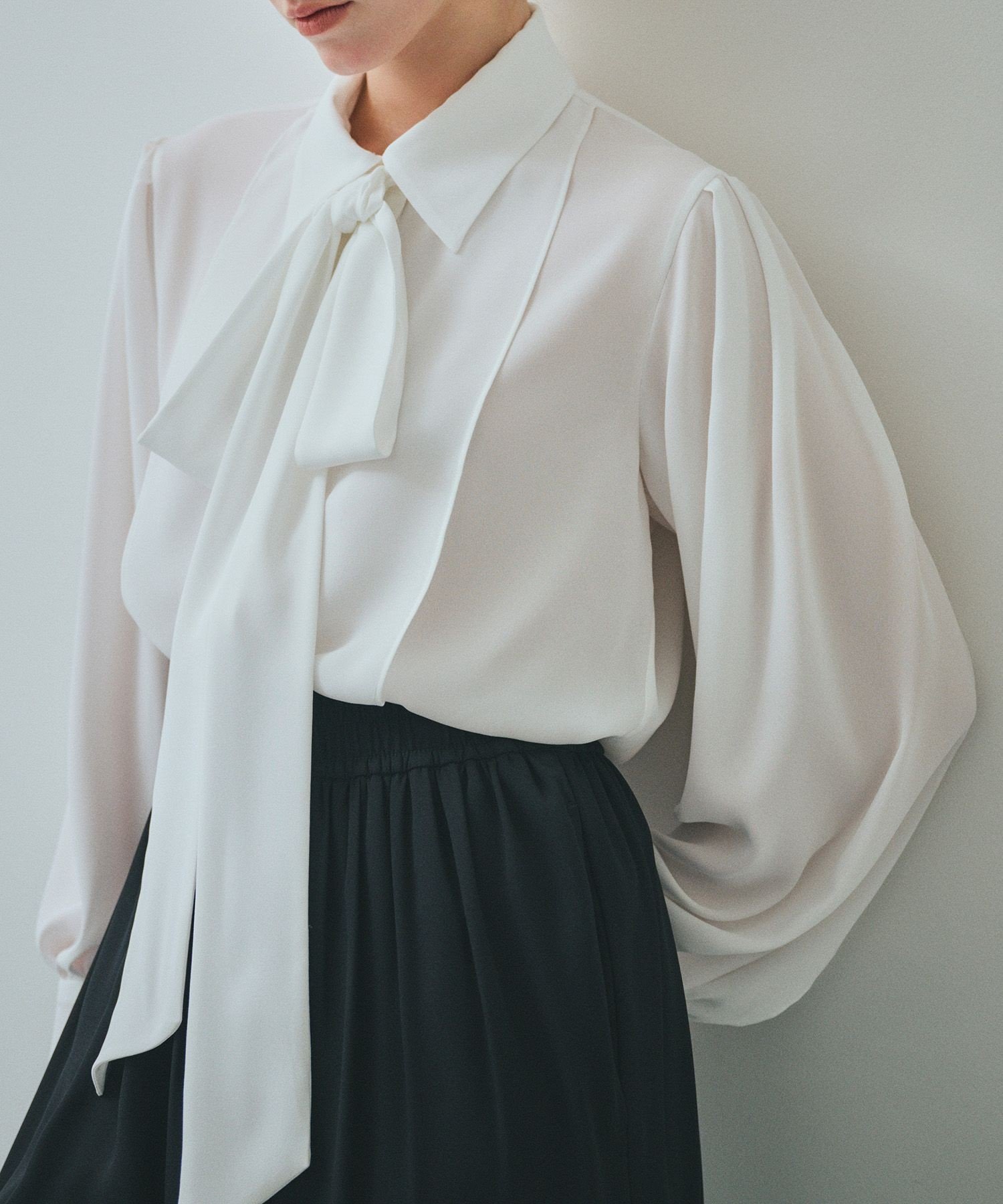 REALM 【一部店舗限定】【REALM(レルム)】BOW TIE BLOUSE｜ボウタイブラウス ロペ トップス シャツ・ブラウス ホワイト