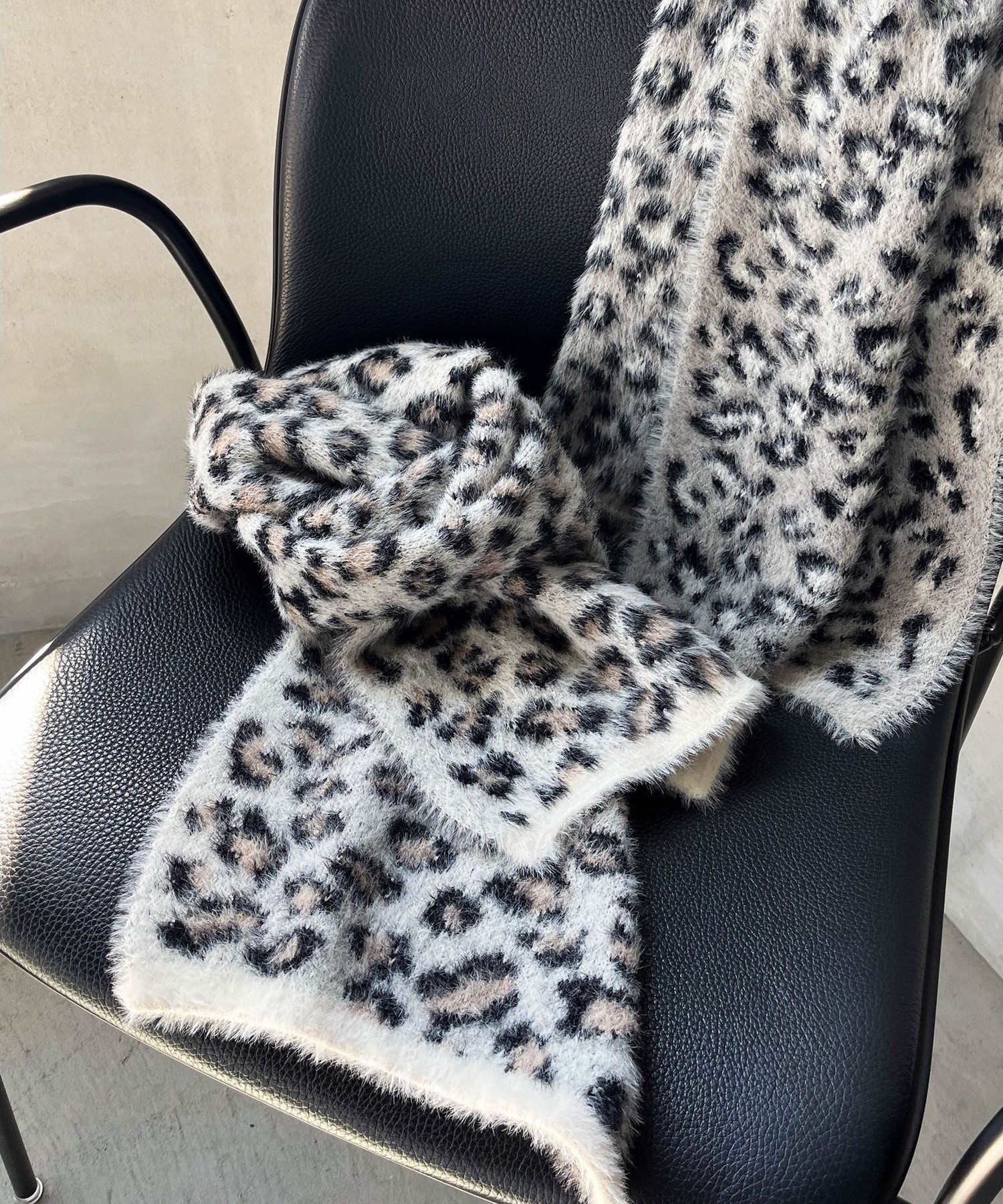 VICKY 【ENIM BY VICKY】ヒョウ柄シャギーマフラー ビッキー ファッション雑貨 マフラー・ストール・ネックウォーマー ホワイト グレー【送料無料】